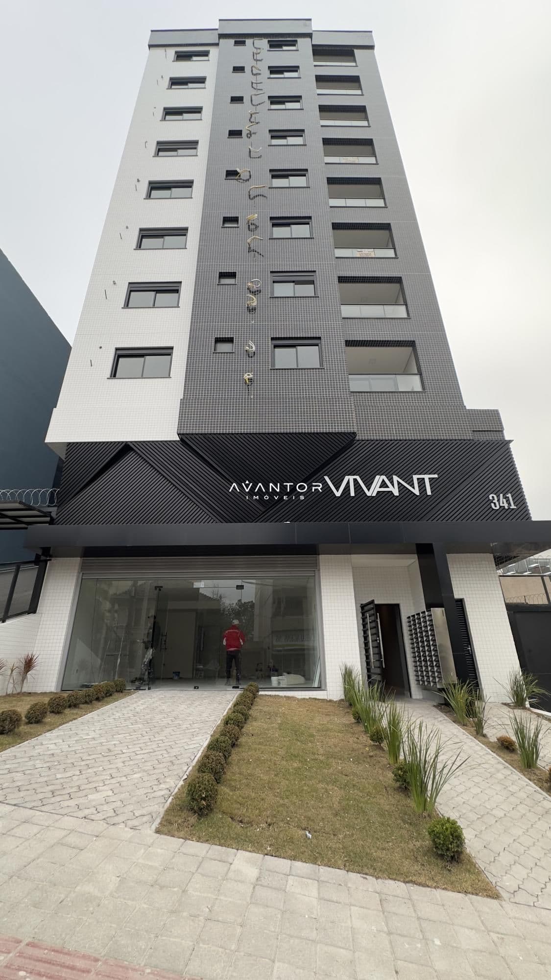 Fachada do prédio com entrada — Apartamento com 2 quartos à venda no Residencial VIVANT, em Centro, Santa Maria/RS