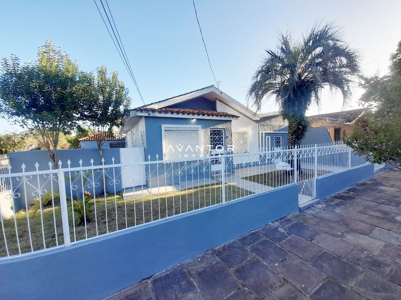 Fachada da casa com portão — Casa com 3 quartos à venda em Patronato, Santa Maria/RS