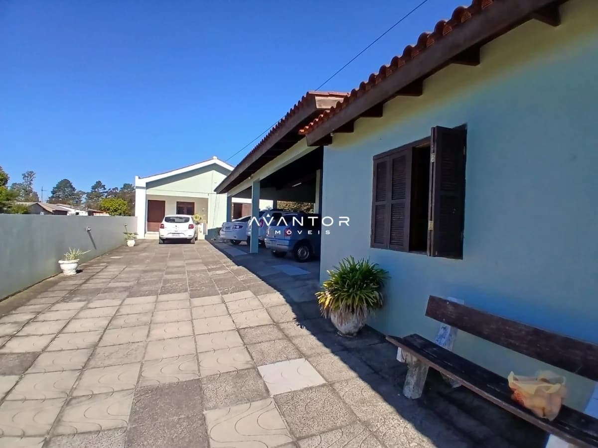 Fachada da casa com garagem — Casa com 5 quartos à venda em São José, Santa Maria/RS