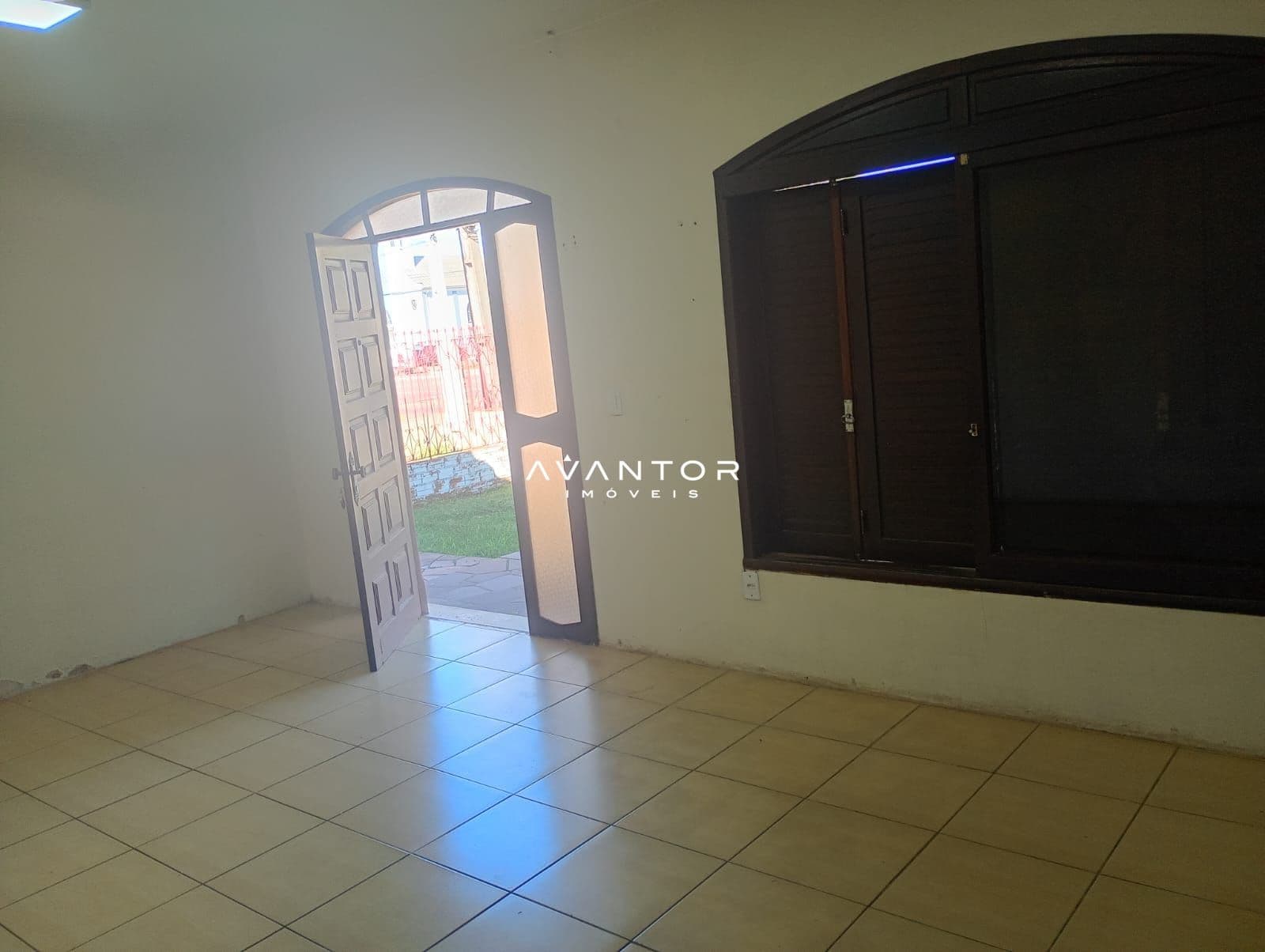 Casa Comercial com 3 salas para alugar em Camobi, Santa Maria/RS — foto 2 de 16