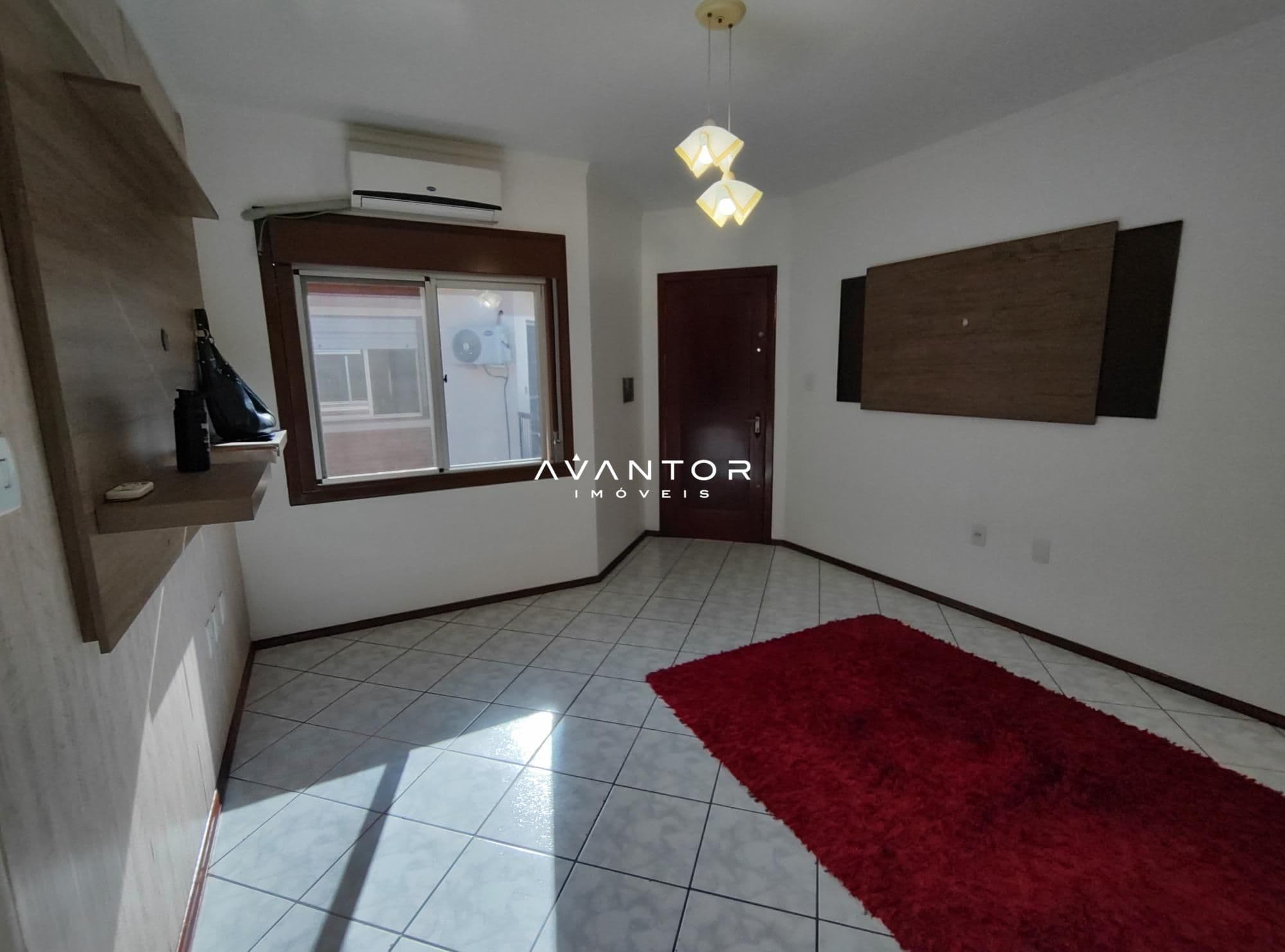 Sala com sacada e ar-condicionado — Apartamento com 2 quartos à venda em Pinheiro Machado, Santa Maria/RS