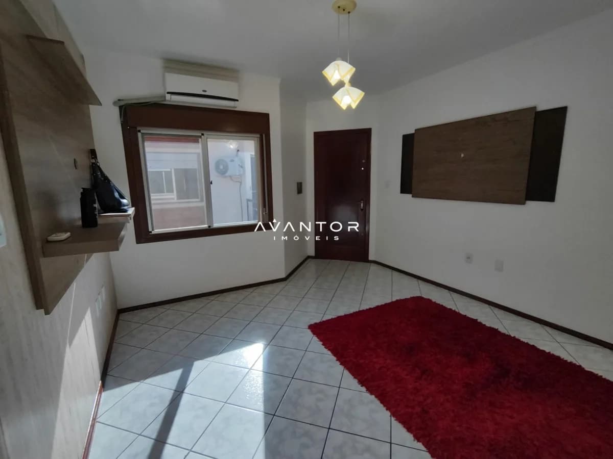 Sala com sacada e ar-condicionado — Apartamento com 2 quartos à venda em Pinheiro Machado, Santa Maria/RS