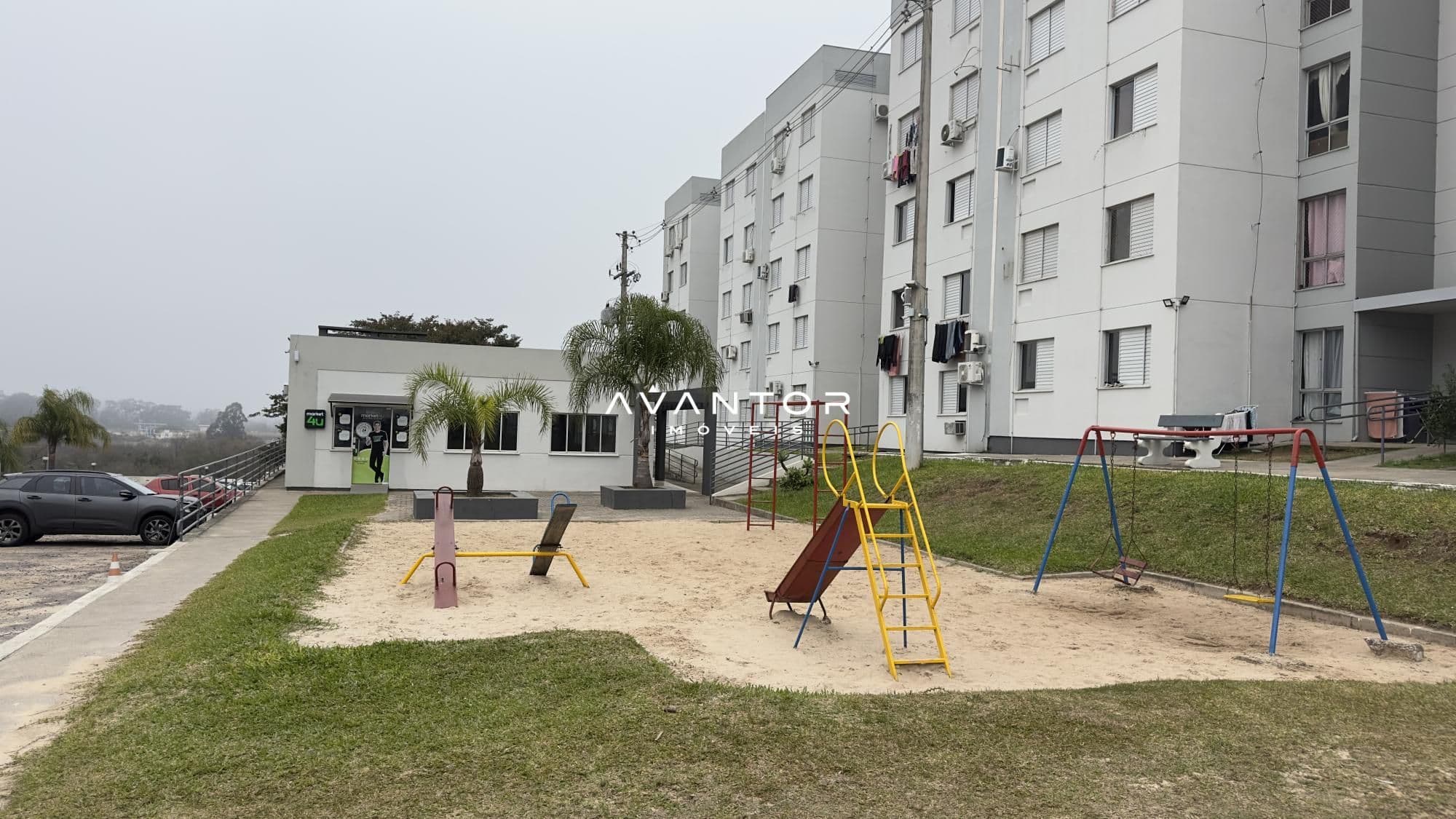 Área externa com parque infantil — Apartamento com 2 quartos à venda no Residencial Aruba, em Urlândia, Santa Maria/RS