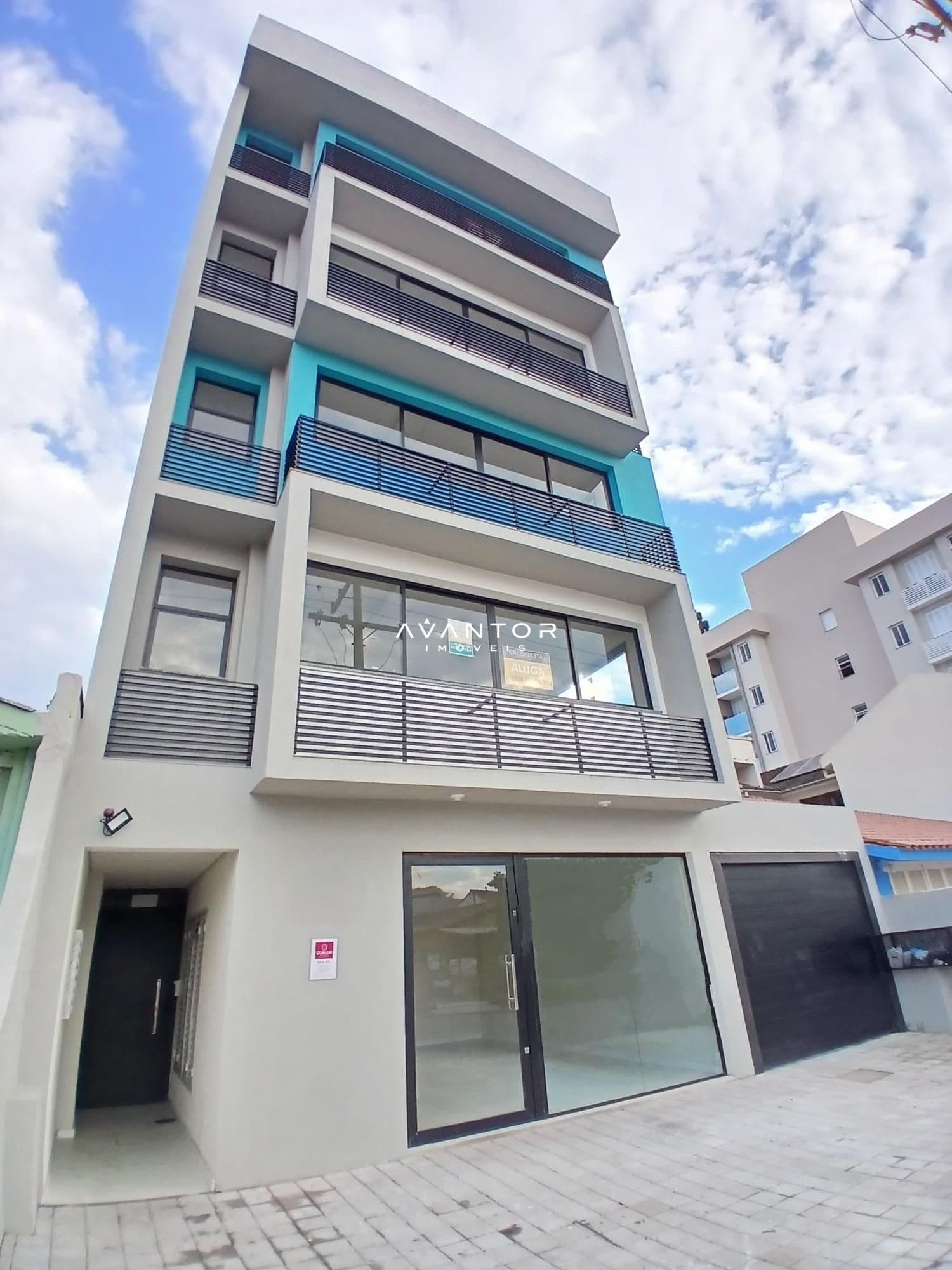 Fachada do prédio com sacadas — Sala Comercial com 1 sala à venda no Edificio Comercial Belvedere, em Camobi, Santa Maria/RS
