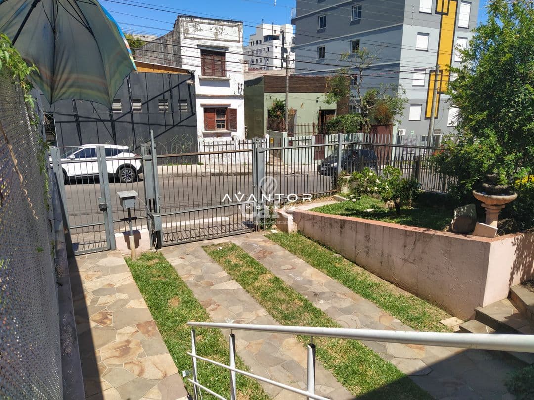 Casa com 4 dormitórios, piscina, pátio, em bairro central, Santa Maria/RS — Casa com 4 quartos à venda em Centro, Santa Maria/RS