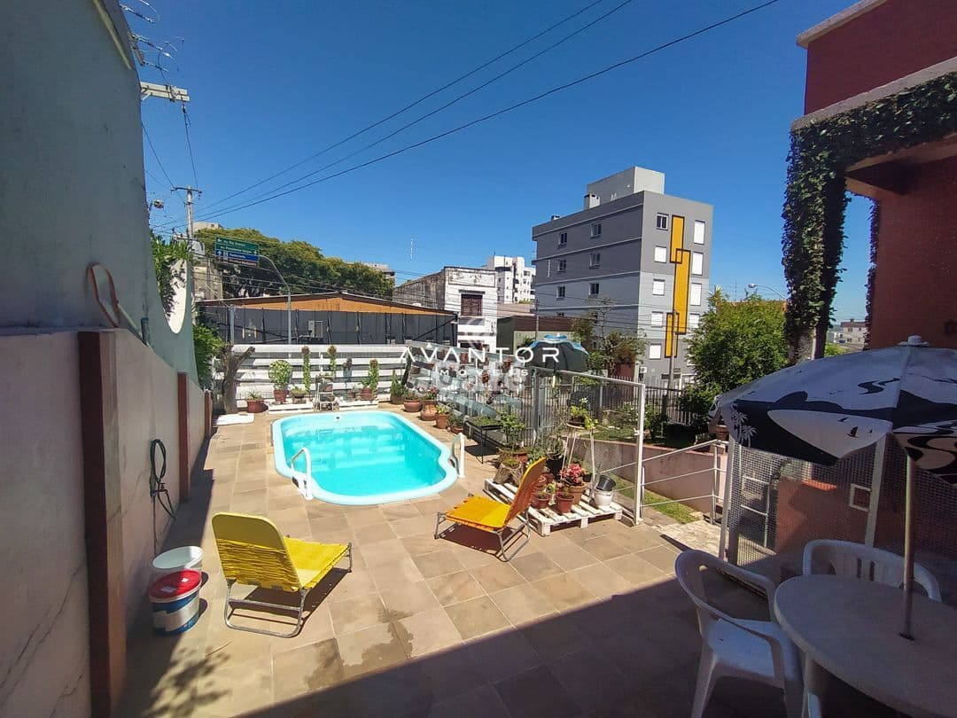Casa com 4 dormitórios, piscina, pátio, em bairro central, Santa Maria/RS — Casa com 4 quartos à venda em Centro, Santa Maria/RS