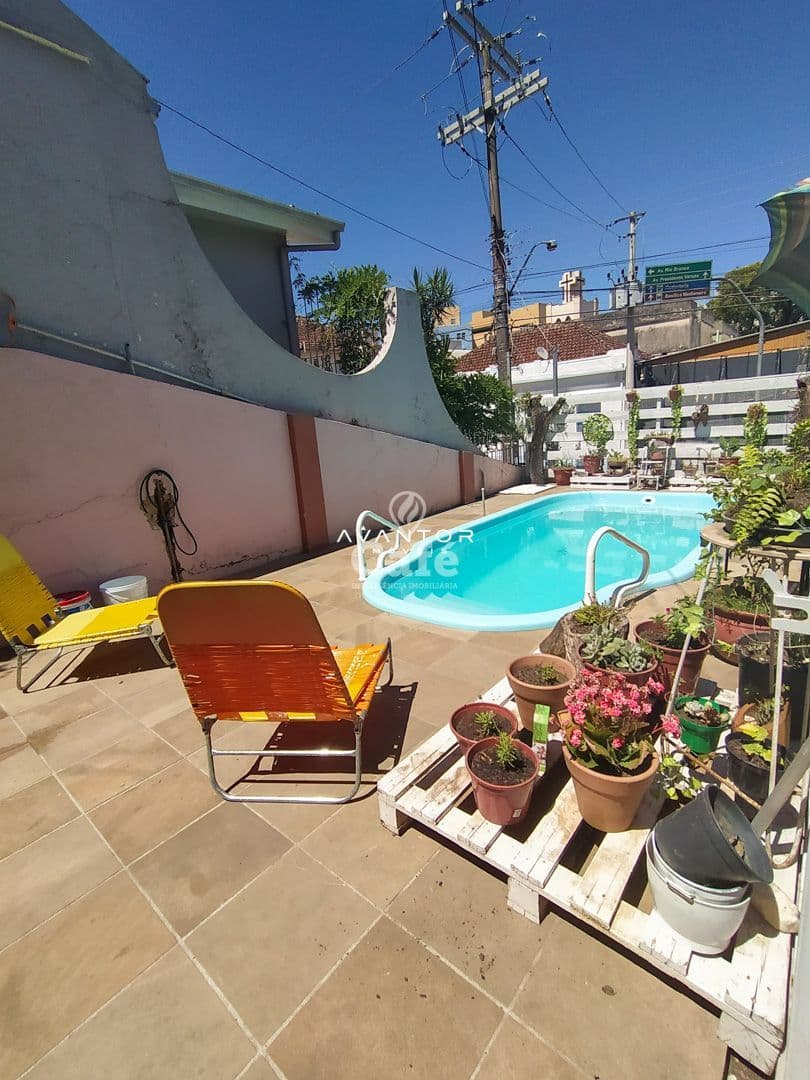 Casa com 4 dormitórios, piscina, pátio, em bairro central, Santa Maria/RS — Casa com 4 quartos à venda em Centro, Santa Maria/RS