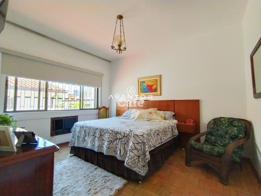 Casa com 4 dormitórios, piscina, pátio, em bairro central, Santa Maria/RS — Casa com 4 quartos à venda em Centro, Santa Maria/RS