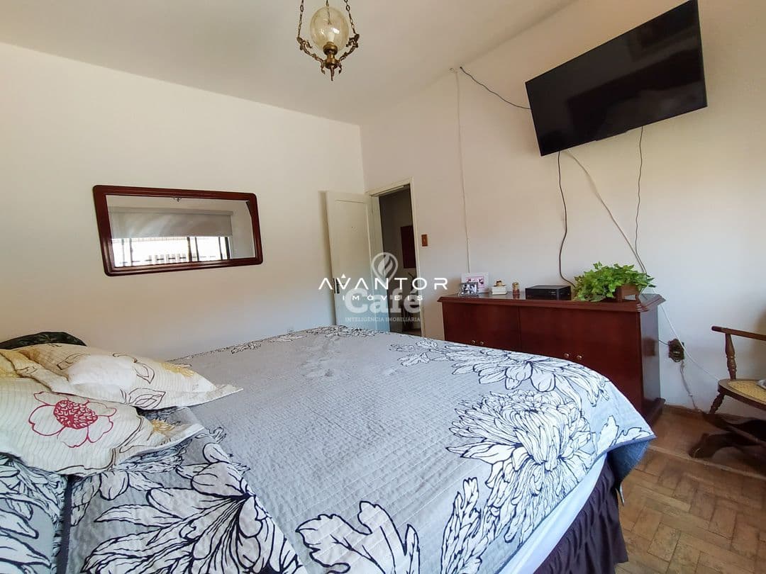 Casa com 4 dormitórios, piscina, pátio, em bairro central, Santa Maria/RS — Casa com 4 quartos à venda em Centro, Santa Maria/RS