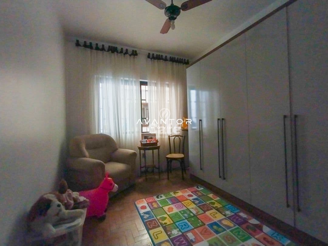 Casa com 4 dormitórios, piscina, pátio, em bairro central, Santa Maria/RS — Casa com 4 quartos à venda em Centro, Santa Maria/RS