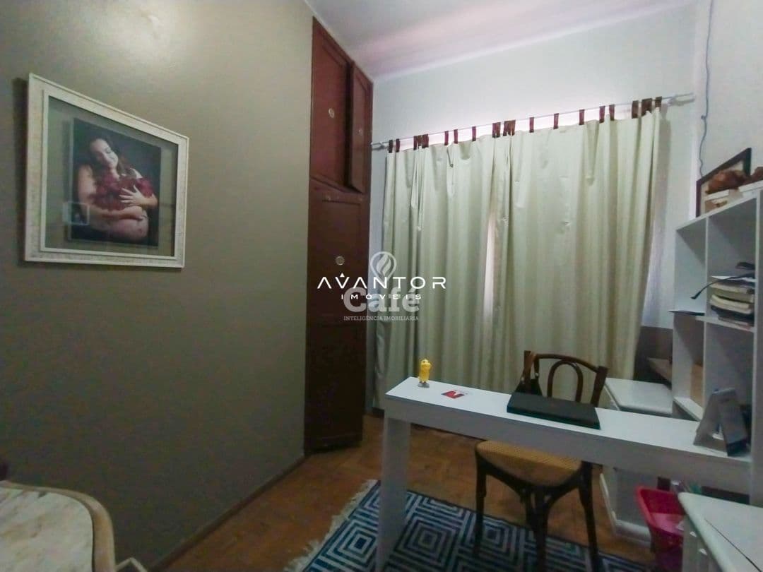 Casa com 4 dormitórios, piscina, pátio, em bairro central, Santa Maria/RS — Casa com 4 quartos à venda em Centro, Santa Maria/RS
