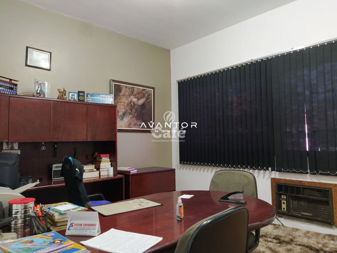 Casa com 4 dormitórios, piscina, pátio, em bairro central, Santa Maria/RS — Casa com 4 quartos à venda em Centro, Santa Maria/RS