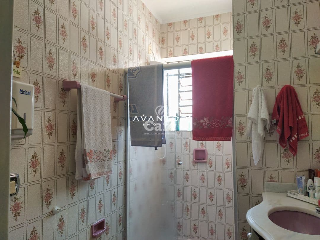 Casa com 4 dormitórios, piscina, pátio, em bairro central, Santa Maria/RS — Casa com 4 quartos à venda em Centro, Santa Maria/RS