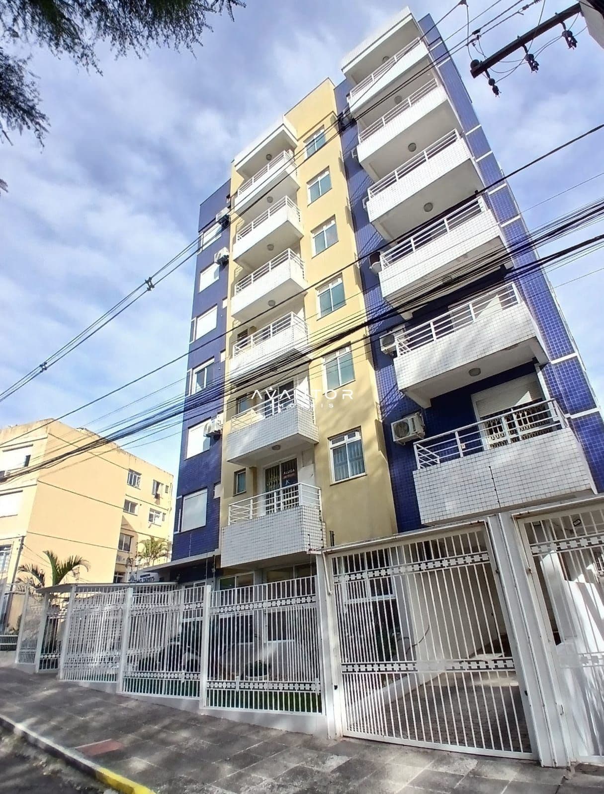 Fachada do prédio com sacadas — Apartamento com 1 quarto à venda em Nossa Senhora do Rosário, Santa Maria/RS