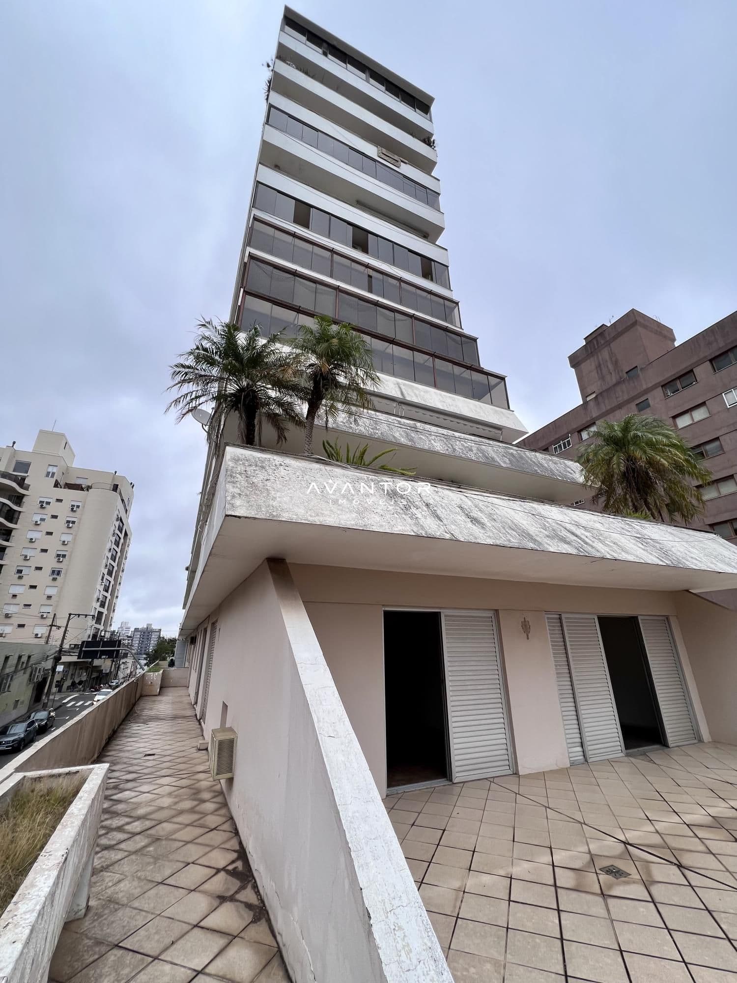 Fachada do prédio com sacada — Apartamento com 4 quartos à venda em Centro, Santa Maria/RS