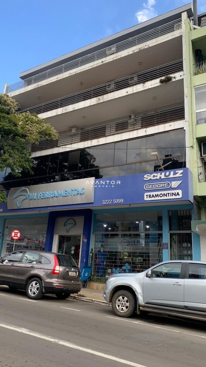 Fachada do prédio com garagens — Apartamento com 2 quartos para alugar em Duque de Caxias, Santa Maria/RS