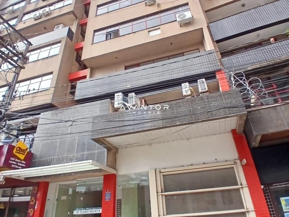 Fachada do prédio com acabamento em alvenaria — Sala Comercial com 3 salas à venda em Centro, Santa Maria/RS