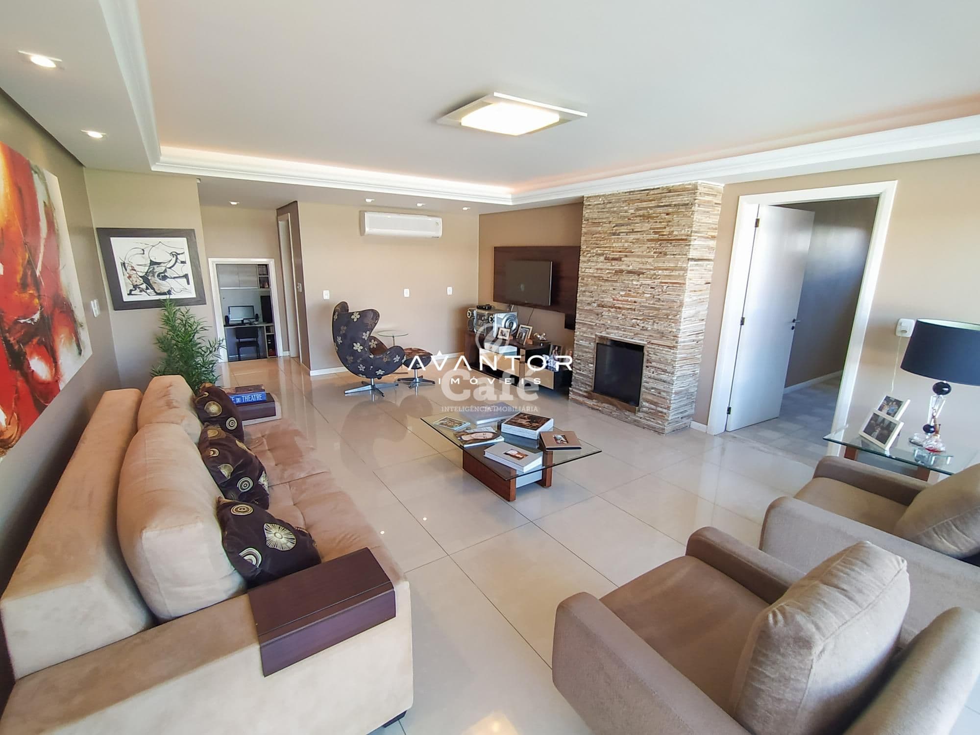 Sala de estar com home theater integrado — Casa com 5 quartos à venda em São José, Santa Maria/RS