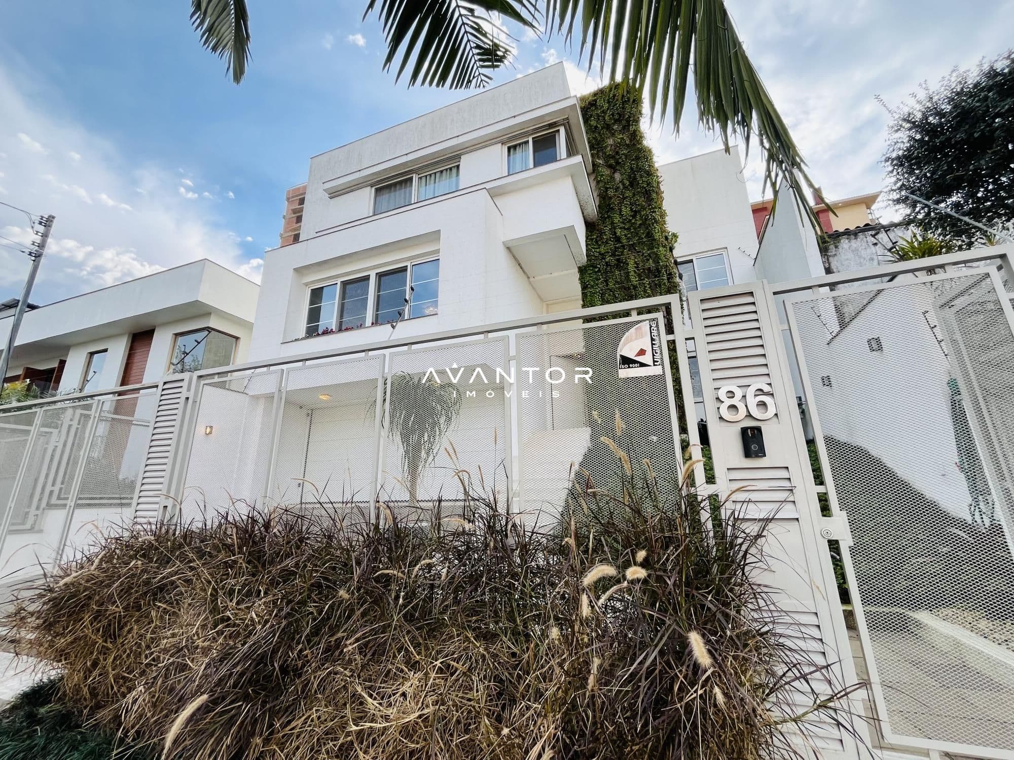 Fachada da casa com entrada — Casa com 3 quartos à venda em Nossa Senhora de Fátima, Santa Maria/RS