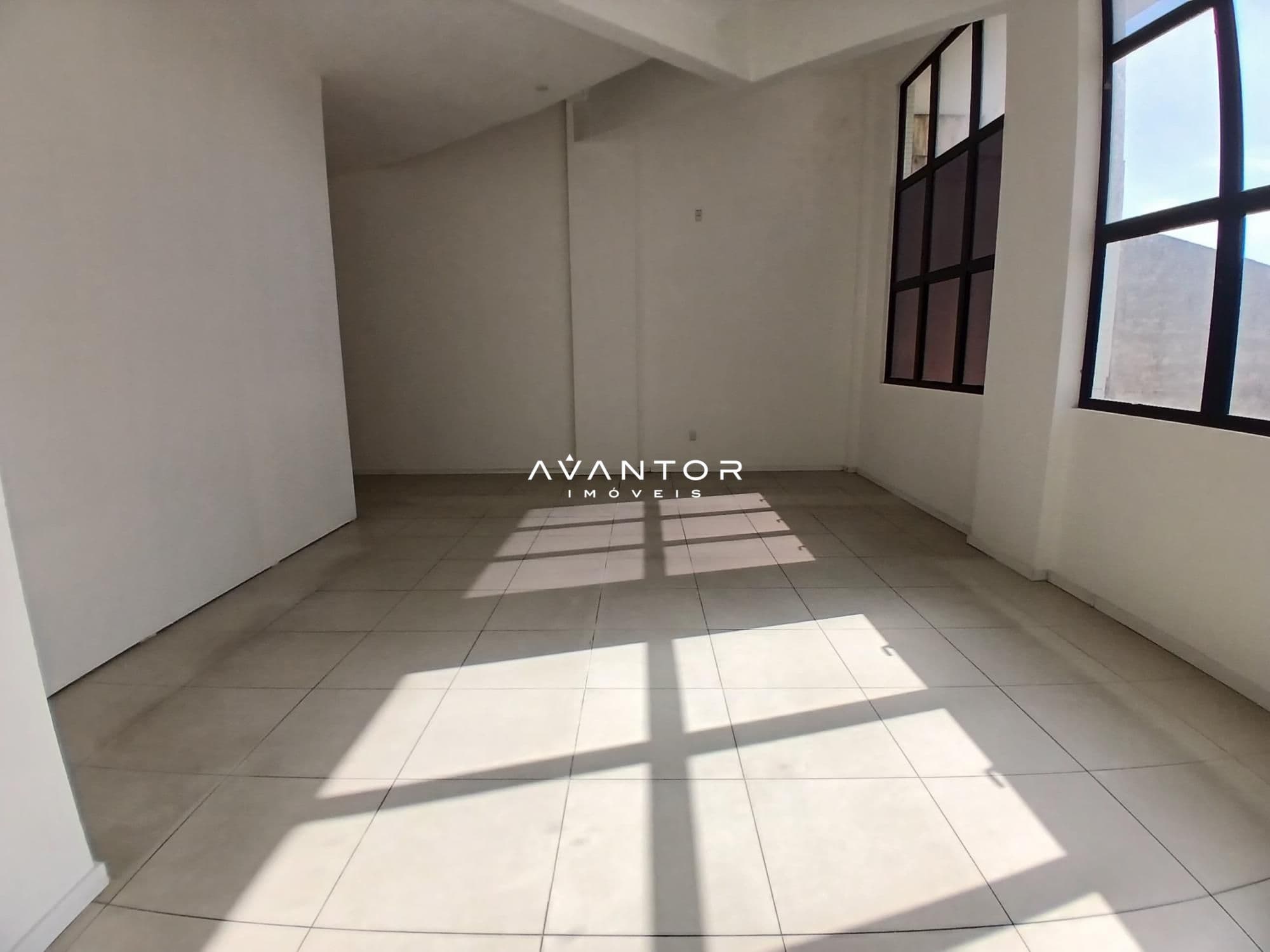 Loja com 3 salas para alugar no Edifício Namastê, em Centro, Santa Maria/RS — foto 11 de 25