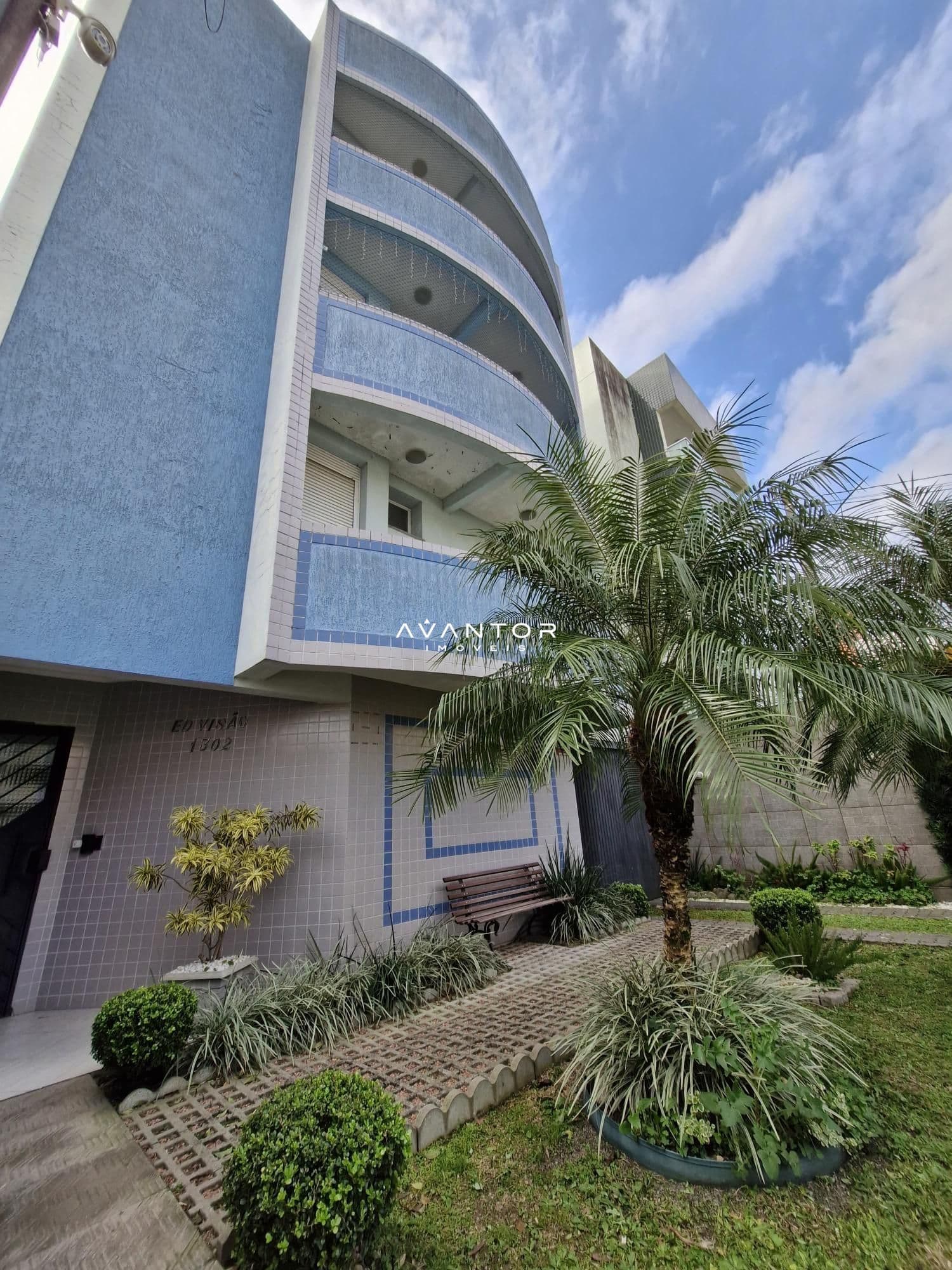 Fachada do prédio com paisagismo — Apartamento com 1 quarto à venda em Nossa Senhora do Rosário, Santa Maria/RS