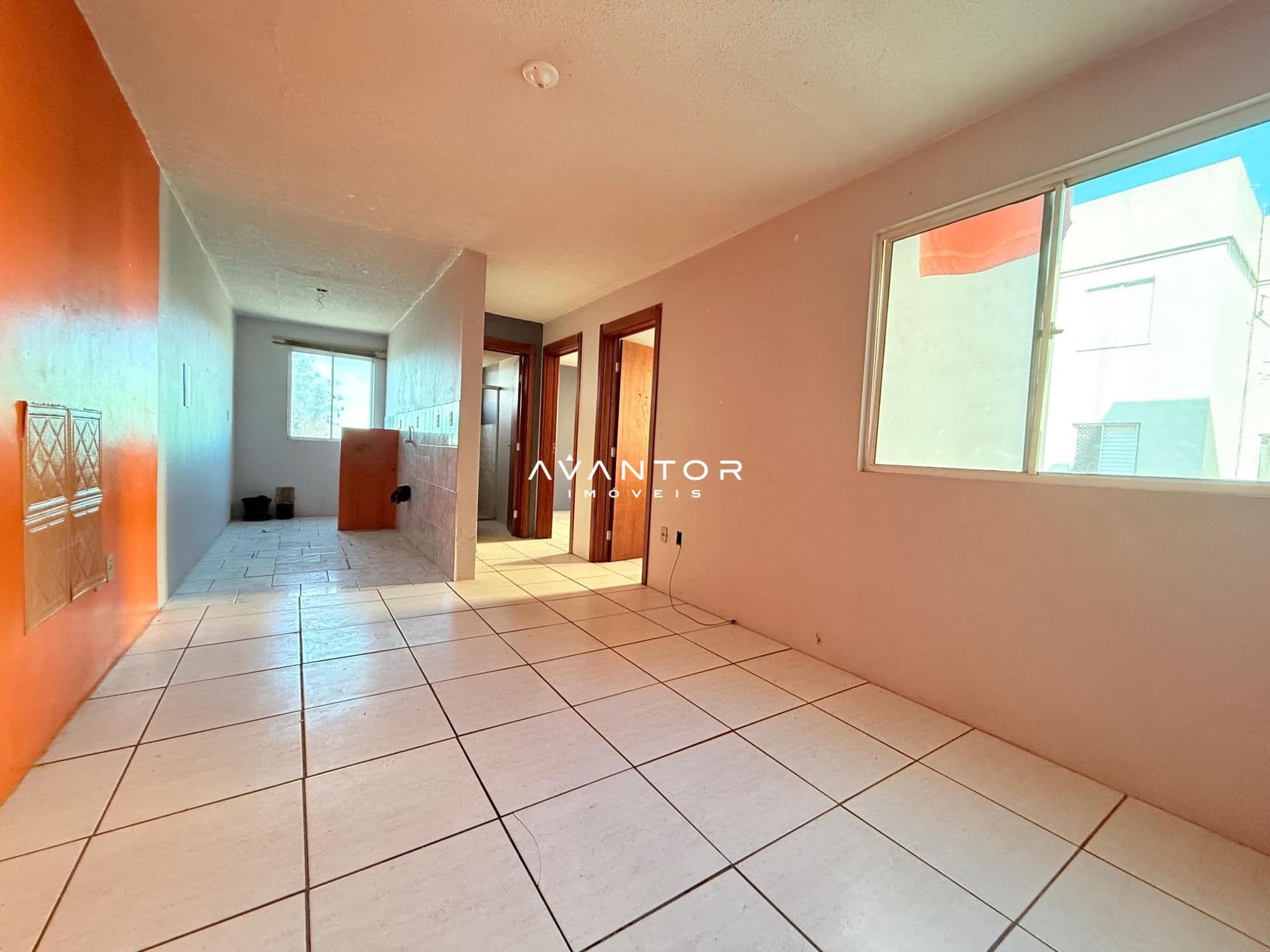 Sala de estar com piso de cerâmica — Apartamento com 2 quartos à venda em Passo D'Areia, Santa Maria/RS