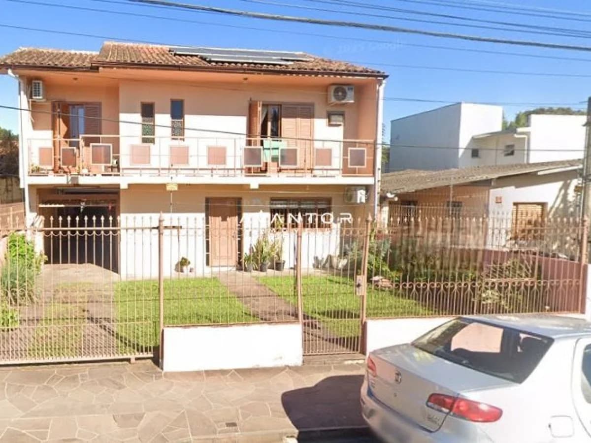 Fachada da casa com garagem — Casa com 5 quartos à venda em Passo D'Areia, Santa Maria/RS