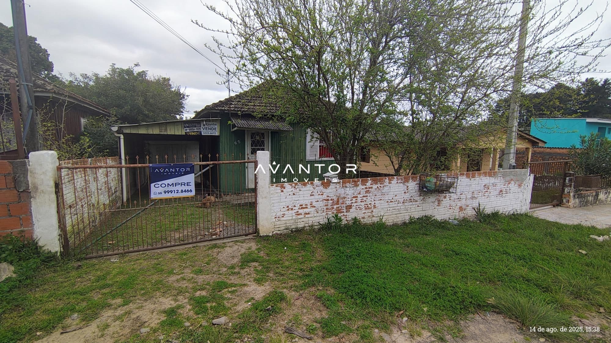 Fachada da casa com terreno — Casa com 2 quartos à venda em Lorenzi, Santa Maria/RS