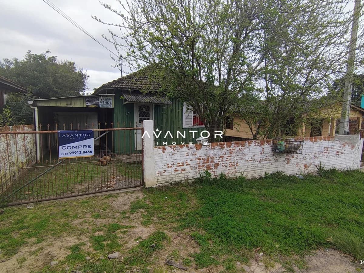 Fachada da casa com terreno — Casa com 2 quartos à venda em Lorenzi, Santa Maria/RS