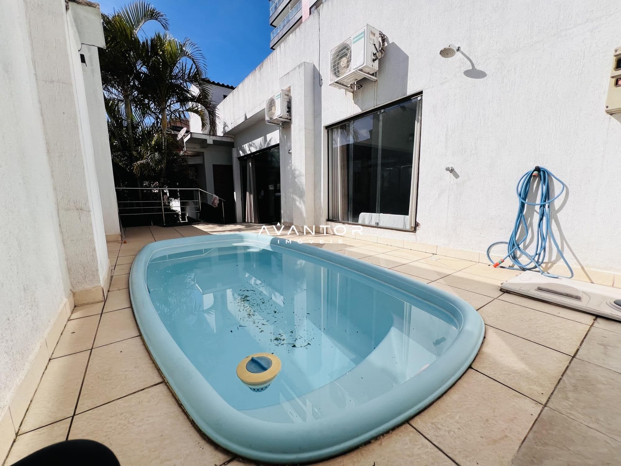 Piscina — Casa com 4 quartos à venda em Nossa Senhora do Rosário, Santa Maria/RS