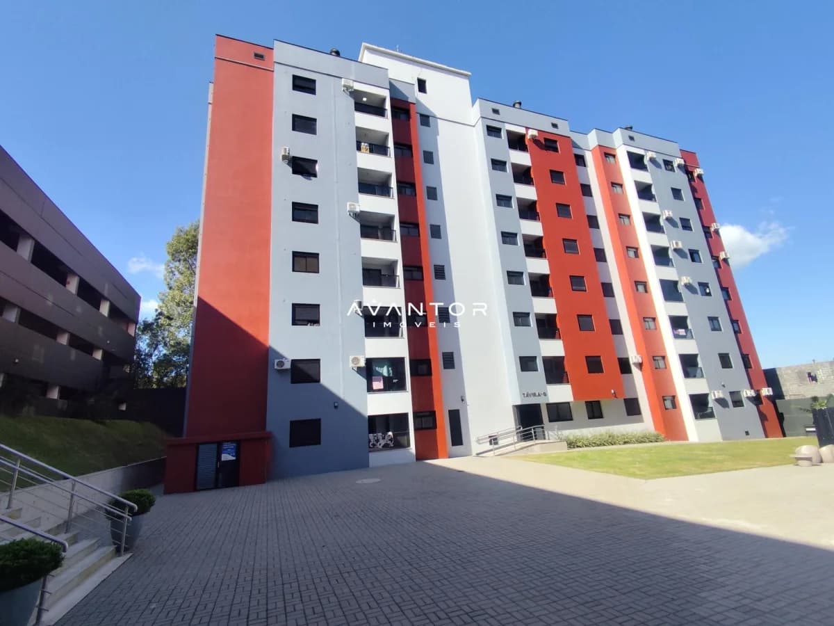 Fachada do prédio com cores vibrantes — Apartamento com 2 quartos à venda no Edifício Távira, em Uglione, Santa Maria/RS