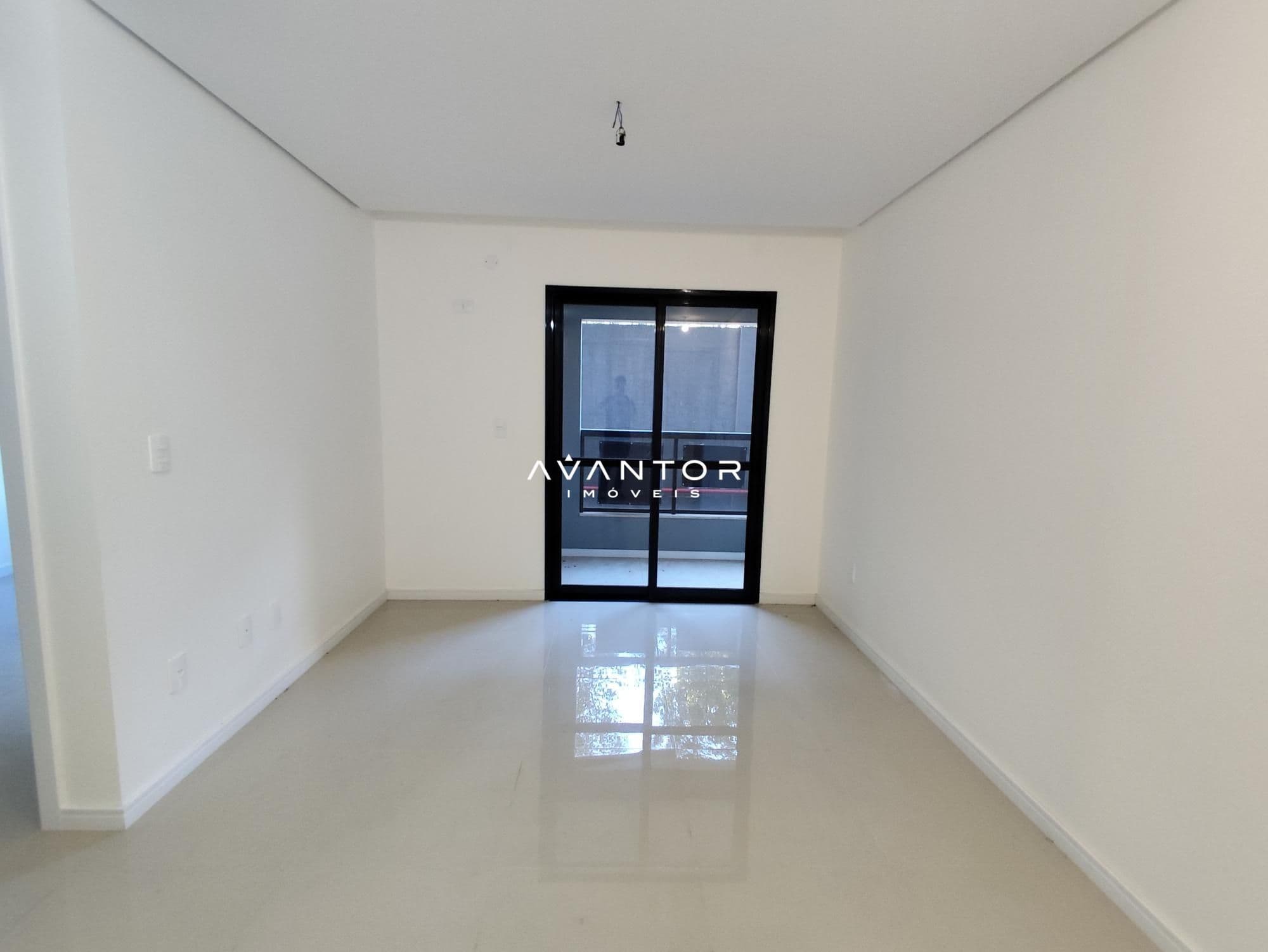 Apartamento com 2 quartos à venda no Edifício Távira, em Uglione, Santa Maria/RS — foto 2 de 11