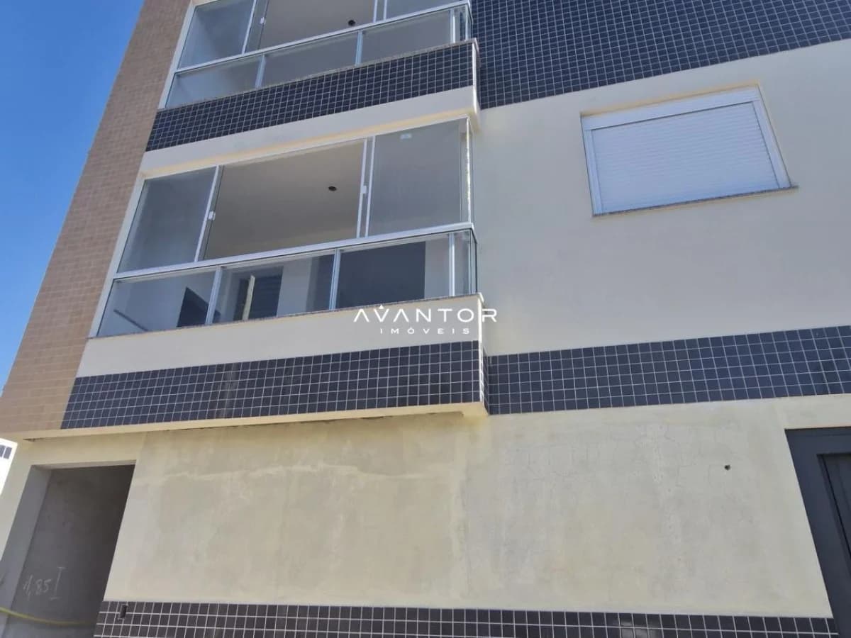 Fachada do prédio com sacadas e painéis solares — Apartamento com 2 quartos à venda em Nossa Senhora do Rosário, Santa Maria/RS