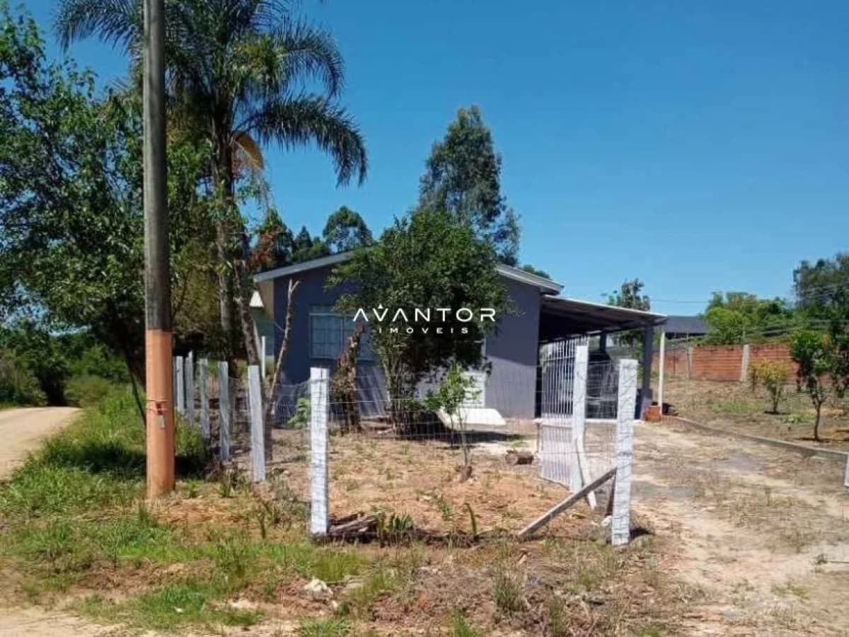 Fachada da casa com terreno — Terreno à venda em Boca do Monte, Santa Maria/RS