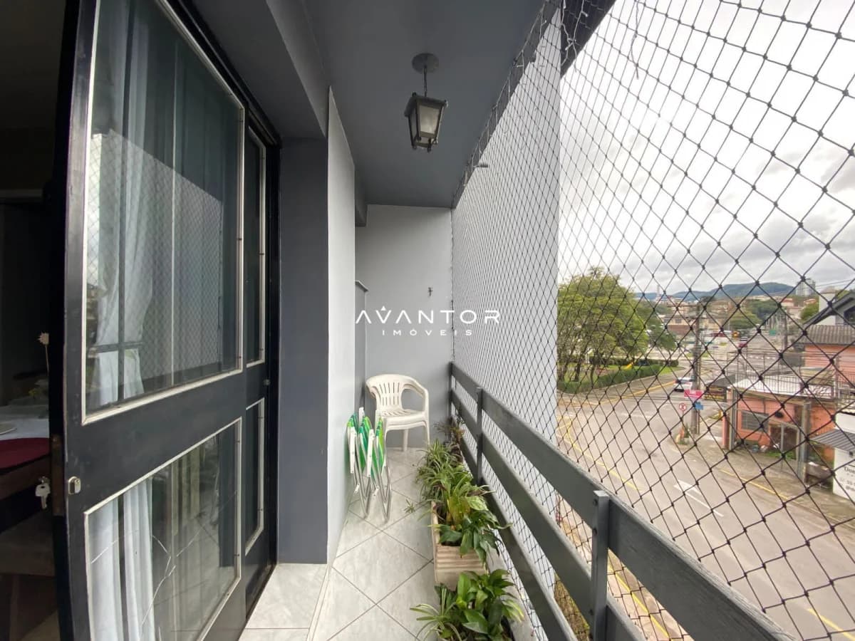 Sacada com vista para área externa — Apartamento com 3 quartos à venda em Nossa Senhora de Lourdes, Santa Maria/RS