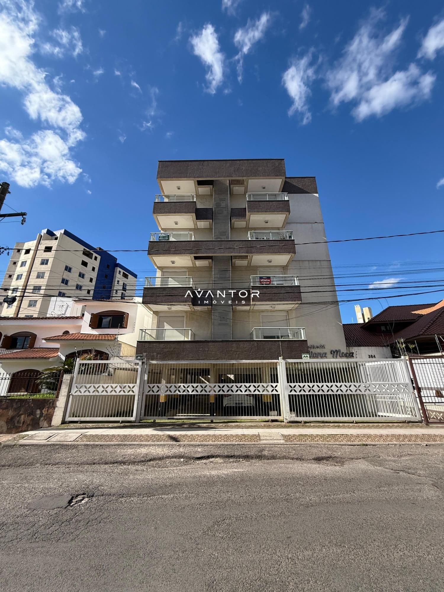 Fachada do prédio com sacadas — Apartamento com 1 quarto à venda em Nossa Senhora do Rosário, Santa Maria/RS