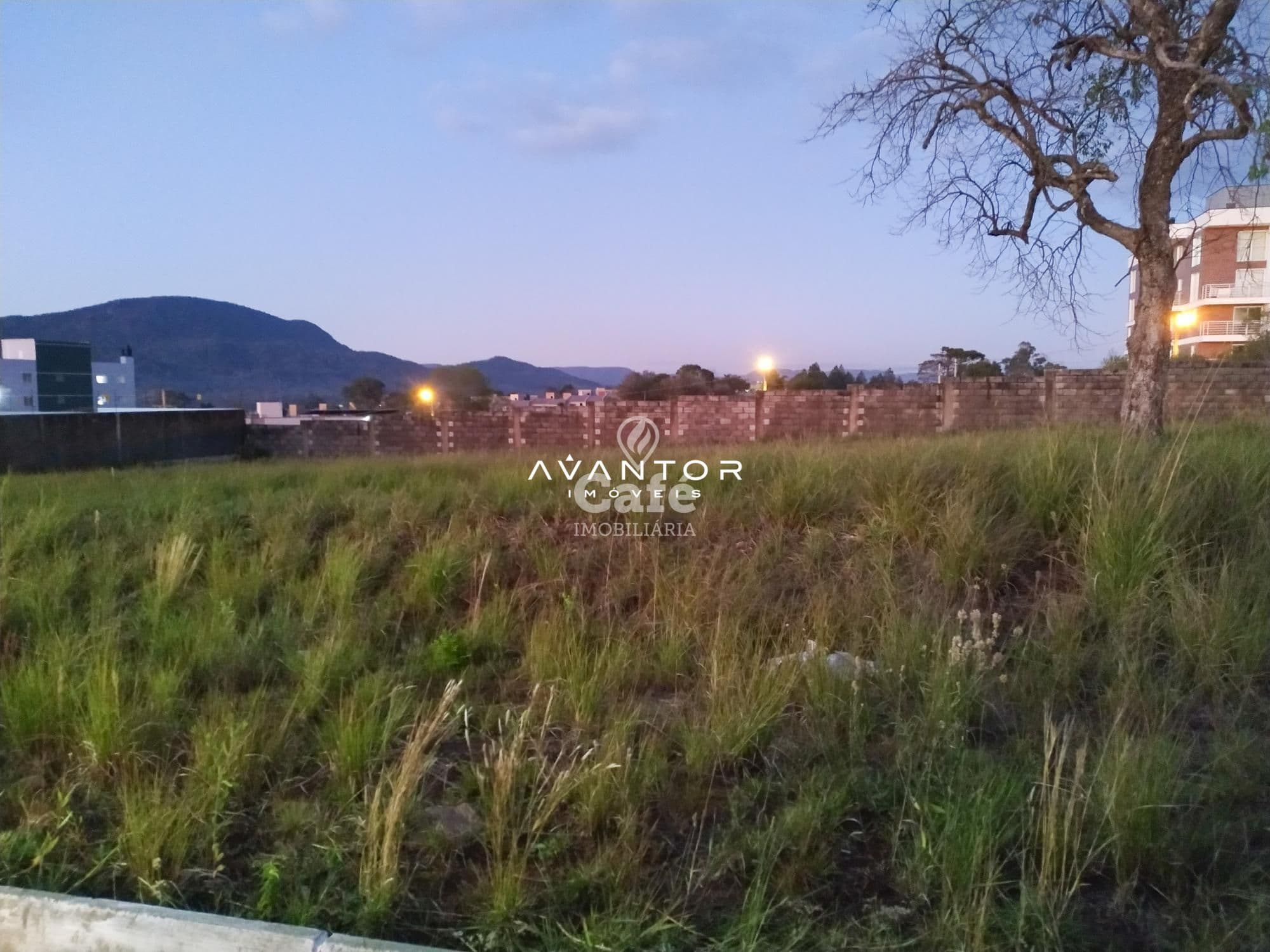 Excelente terreno em condomínio fechado, com ótima infraestrutura — Terreno à venda em São José, Santa Maria/RS