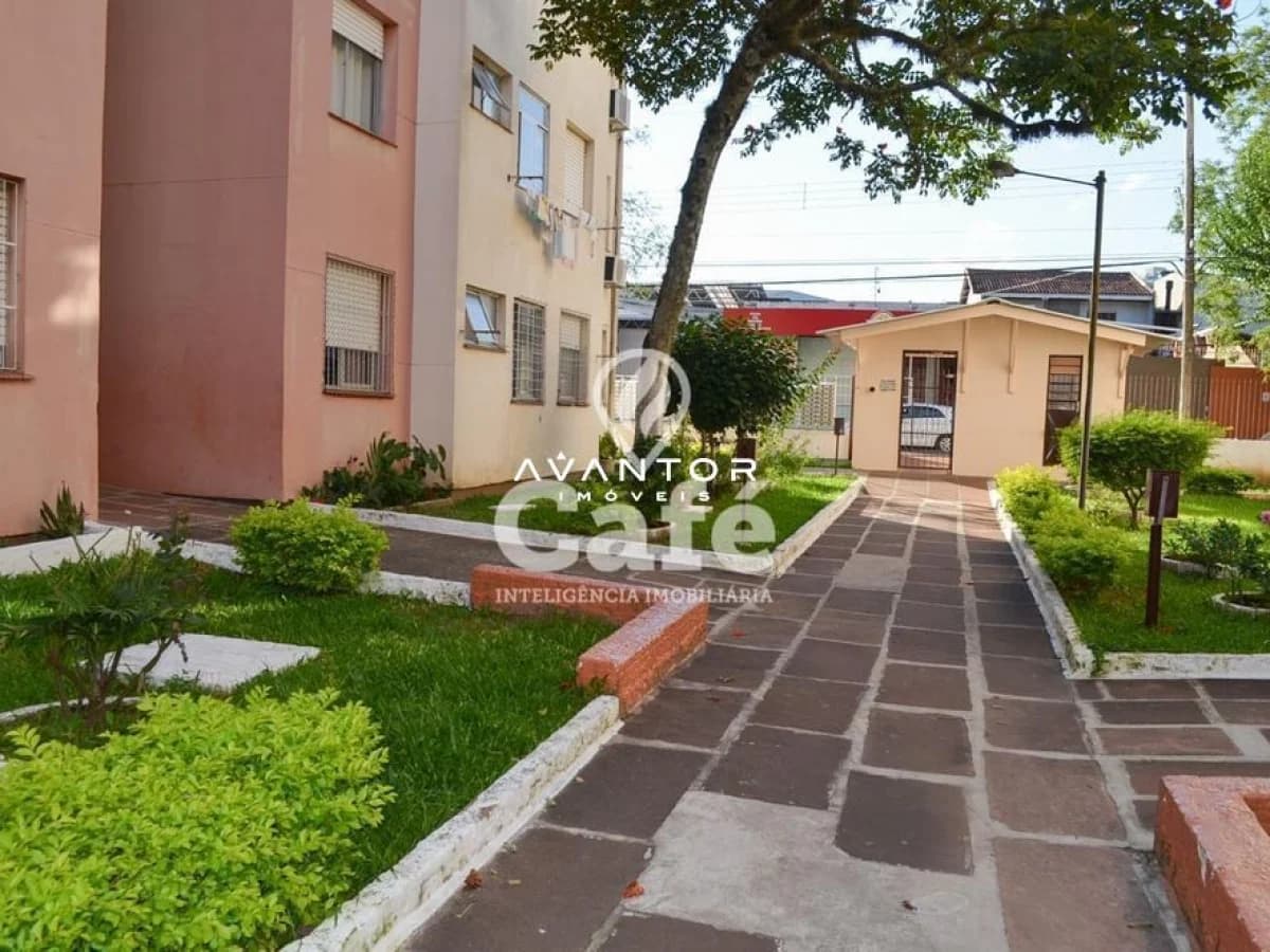 Pátio com jardim e área de circulação — Conjunto de Residencial João Paulo I, Nonoai, Santa Maria/RS