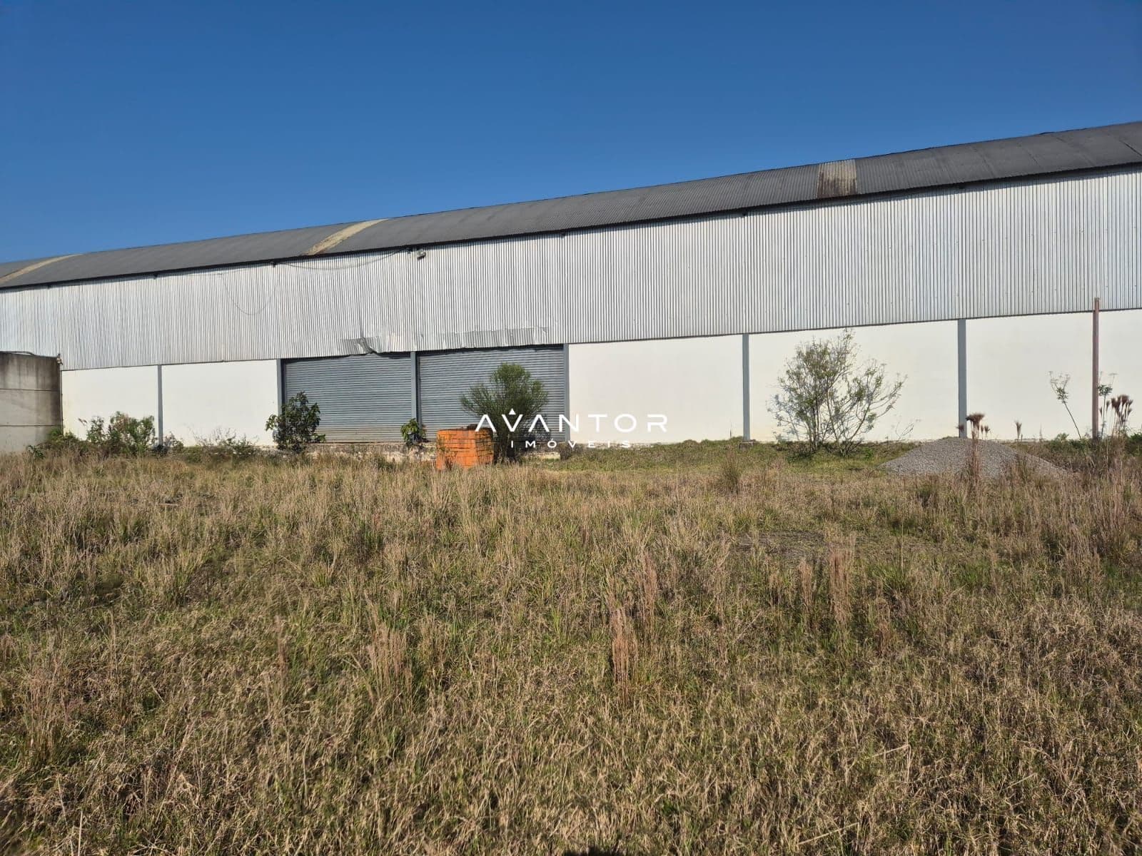 Terreno com galpão industrial — Pavilhão com 1 sala para alugar em Centro, Faxinal do Soturno/RS
