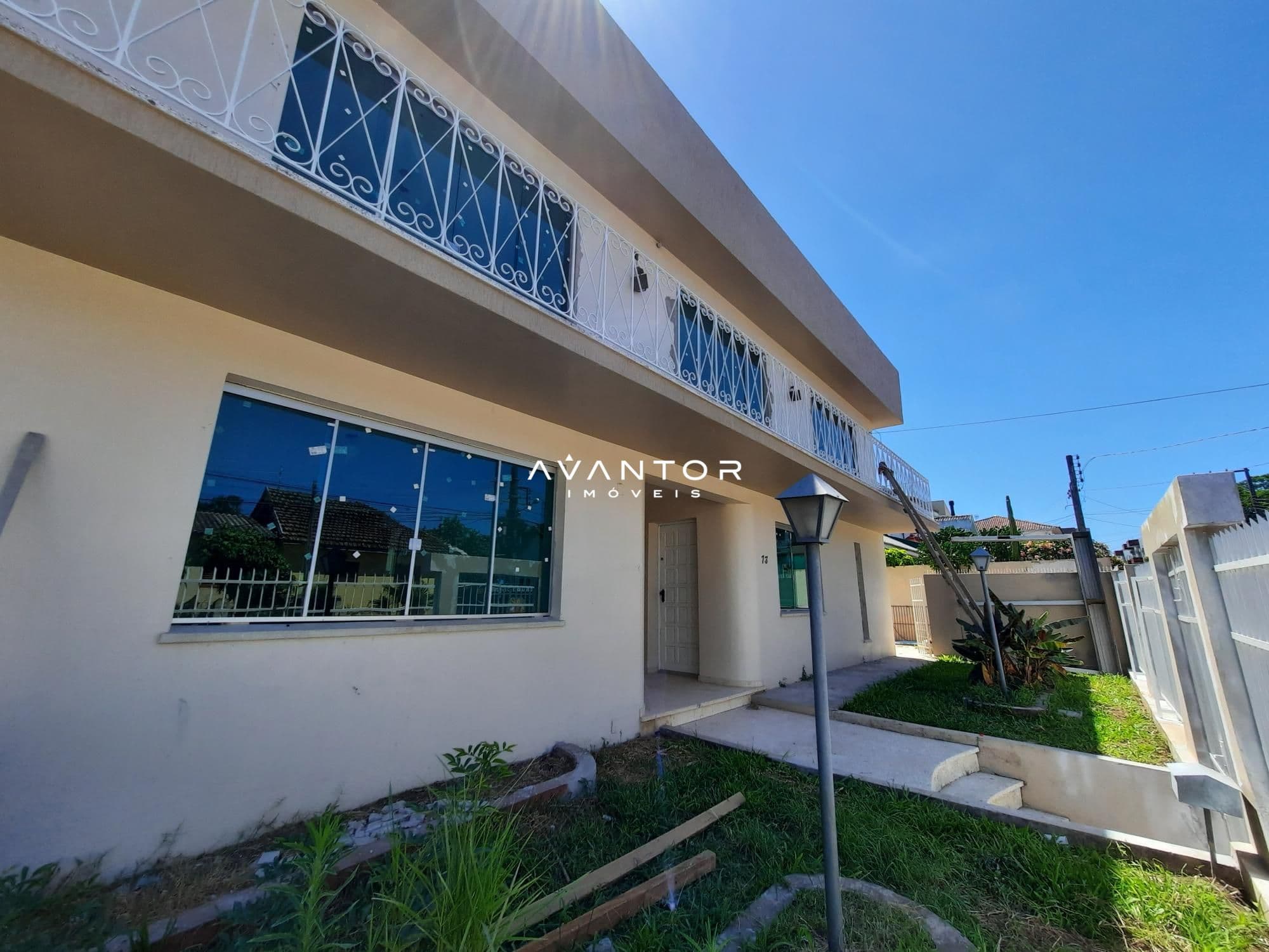 Fachada da casa com entrada frontal — Casa com 5 quartos à venda em Nossa Senhora Medianeira, Santa Maria/RS