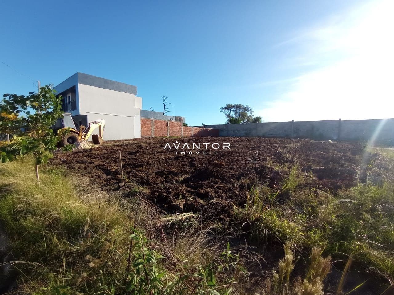 Terreno com construção em andamento — Terreno à venda no Residencial Alberto Schons, em Pinheiro Machado, Santa Maria/RS