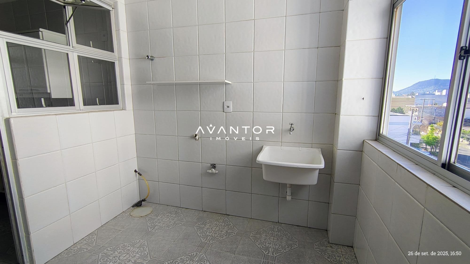 Área de serviço — Apartamento com 3 quartos à venda no Condomínio Edifício Torre Chillan, em Duque de Caxias, Santa Maria/RS