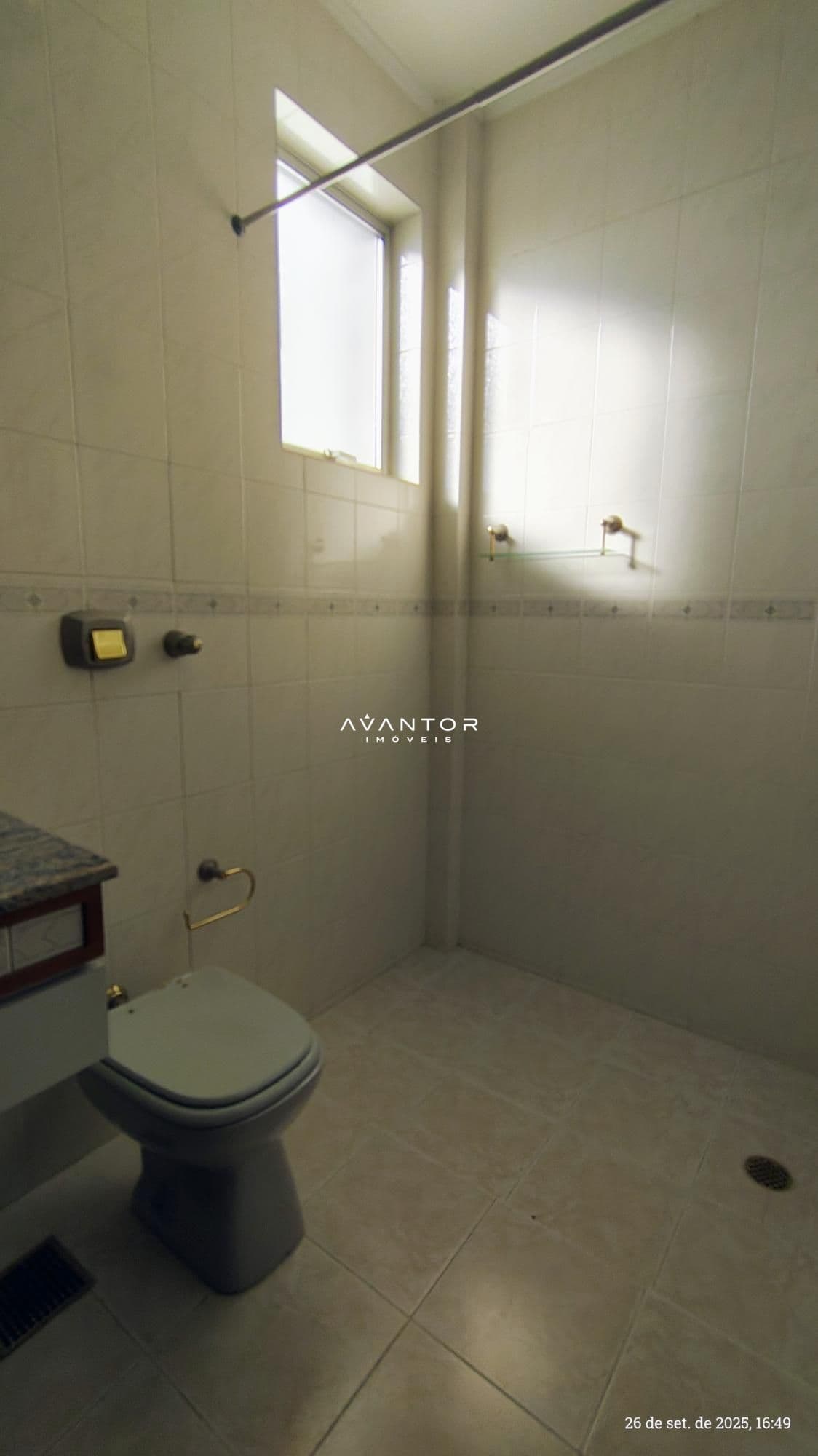 Banheiro social — Apartamento com 3 quartos à venda no Condomínio Edifício Torre Chillan, em Duque de Caxias, Santa Maria/RS