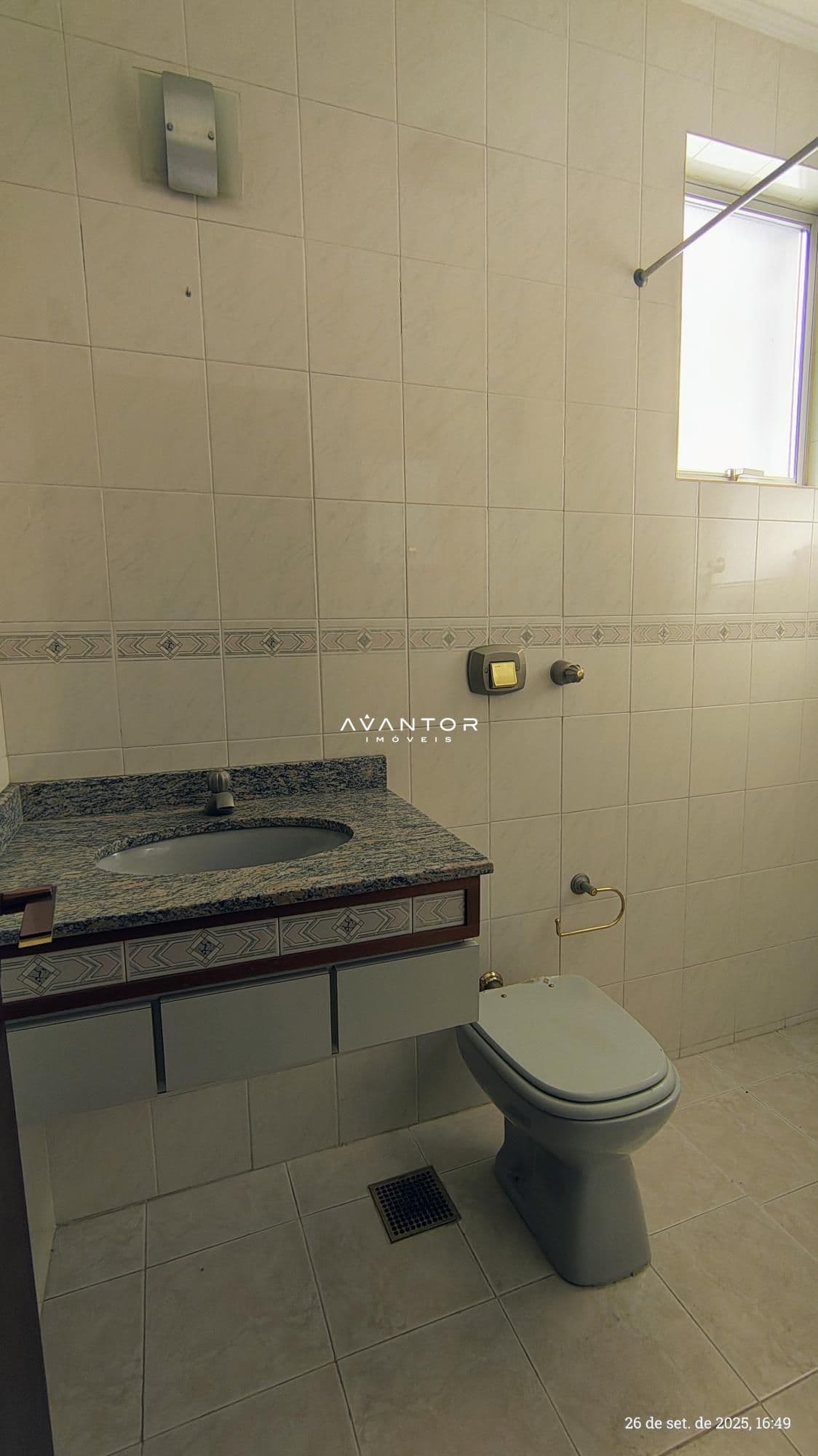 Banheiro suíte — Apartamento com 3 quartos à venda no Condomínio Edifício Torre Chillan, em Duque de Caxias, Santa Maria/RS