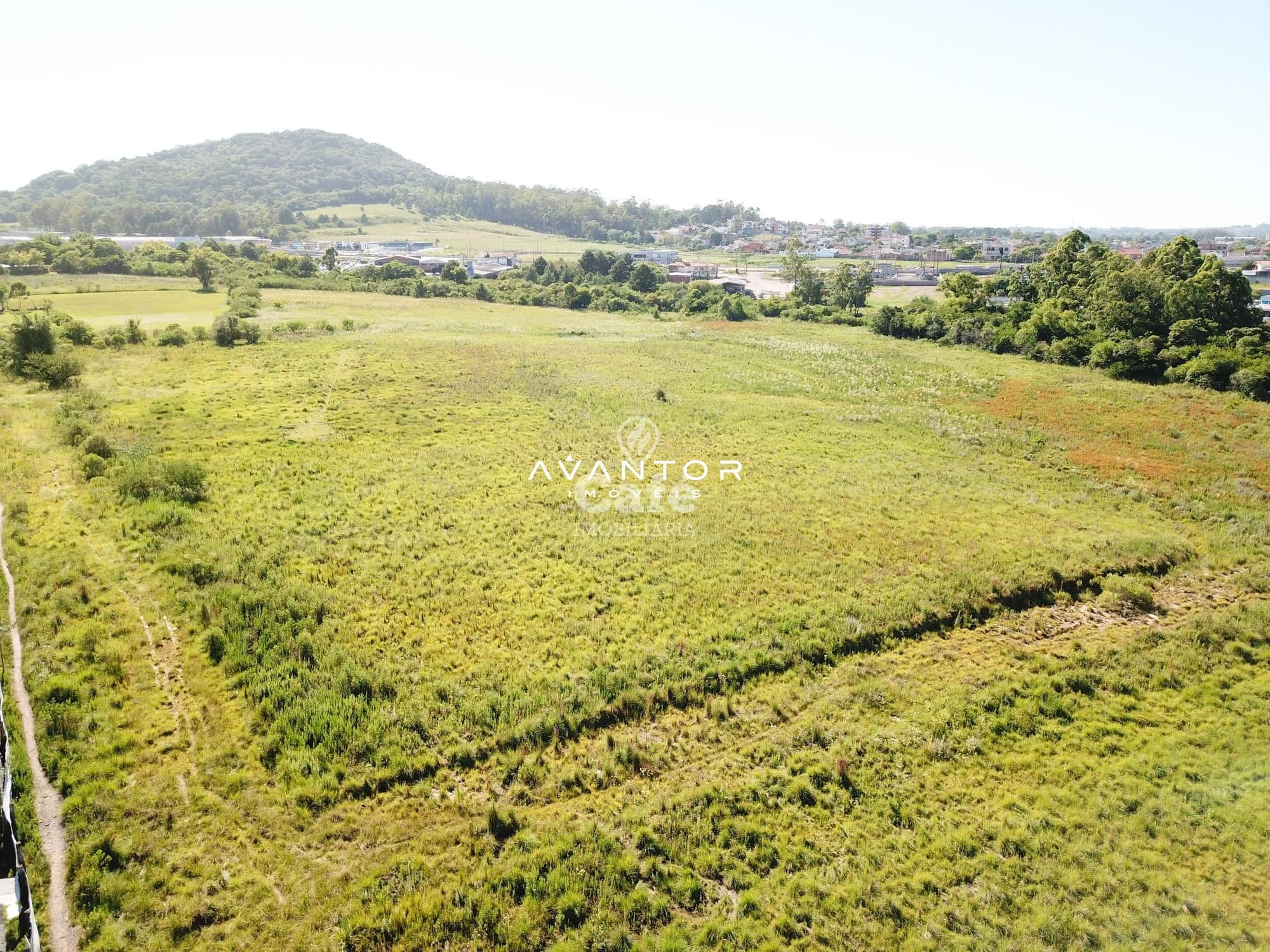Amplo terreno com 4890 m² — Terreno à venda em Nossa Senhora Medianeira, Santa Maria/RS