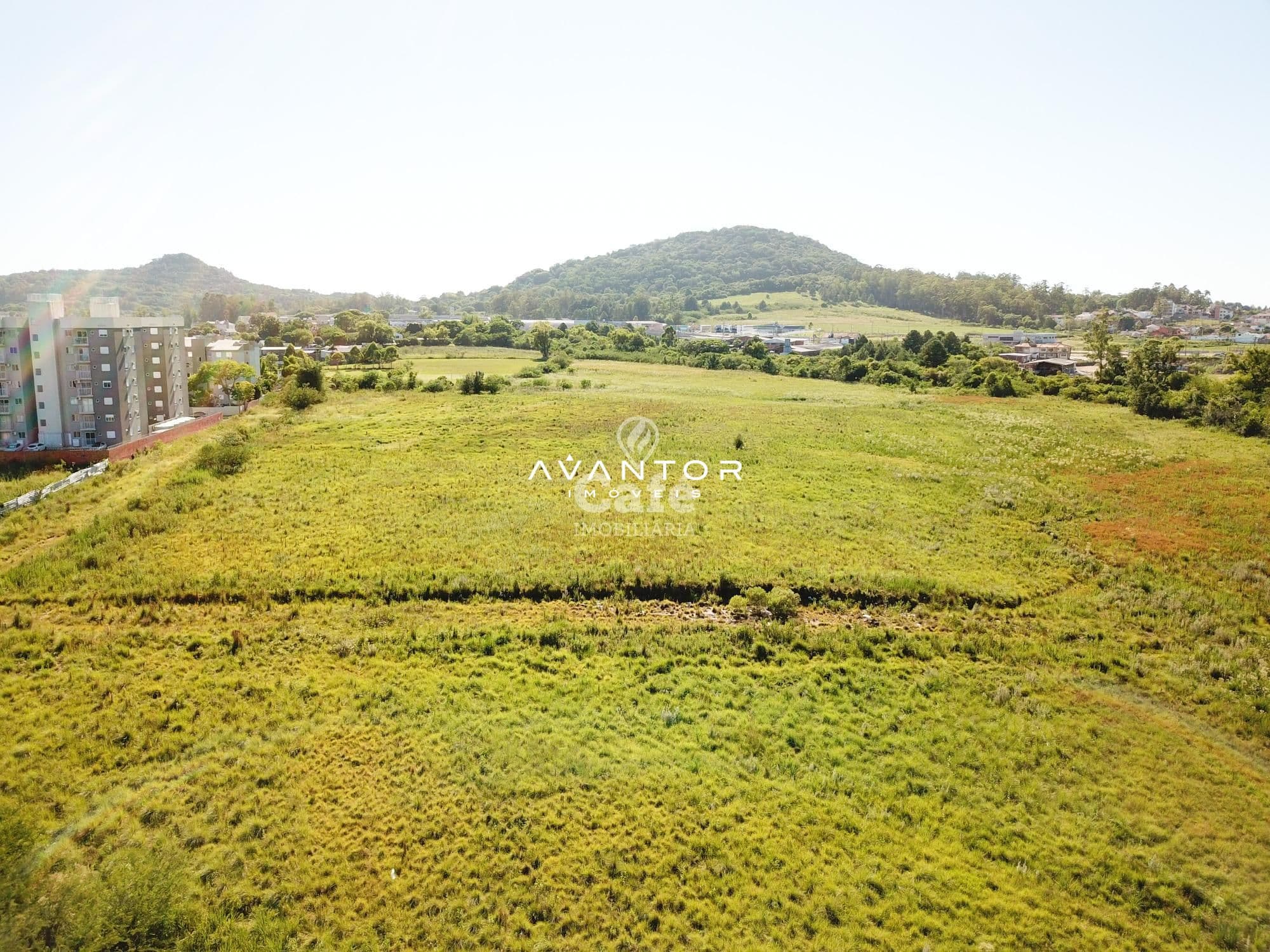 Amplo terreno com 4890 m² — Terreno à venda em Nossa Senhora Medianeira, Santa Maria/RS