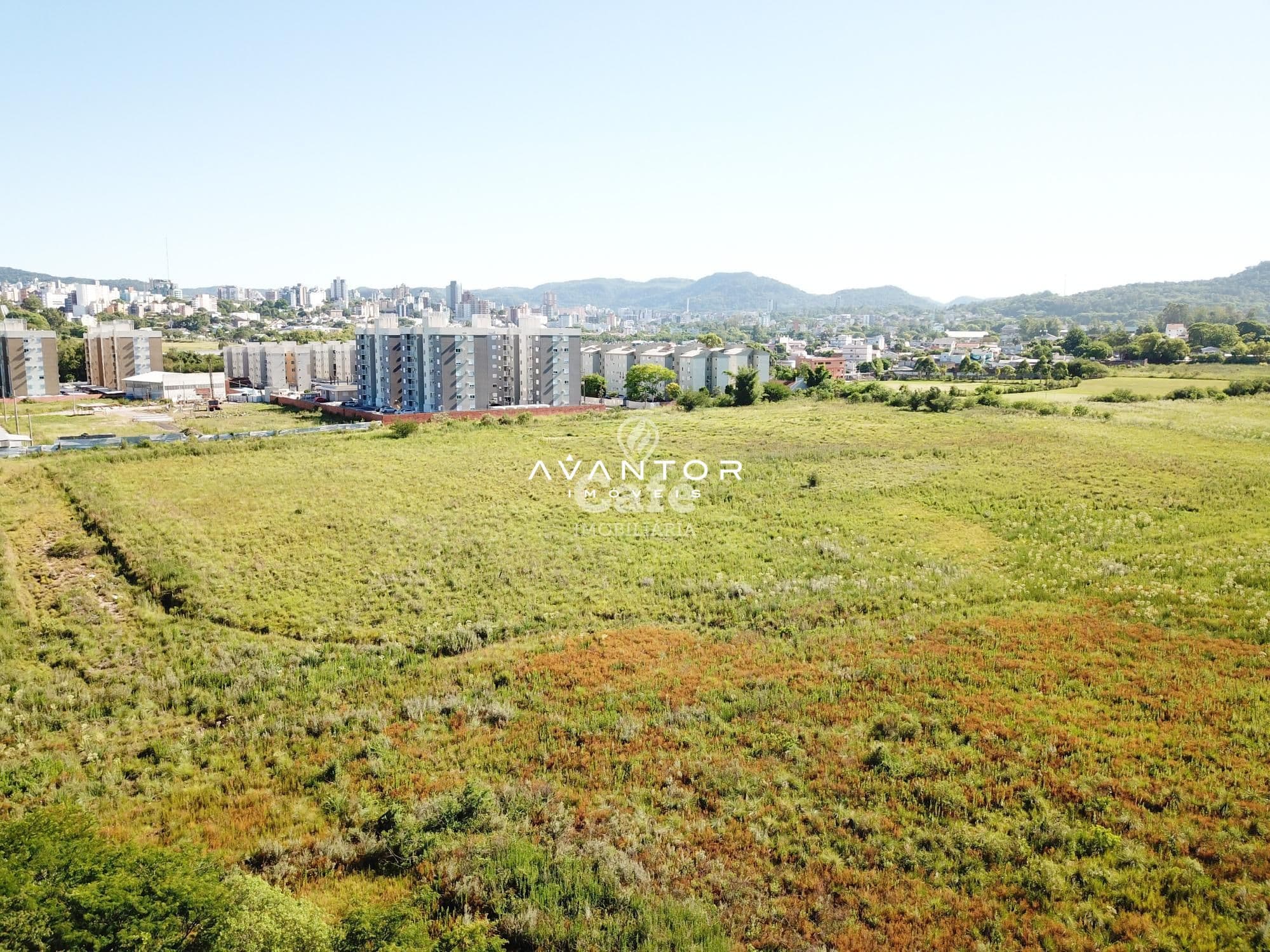 Amplo terreno com 4890 m² — Terreno à venda em Nossa Senhora Medianeira, Santa Maria/RS