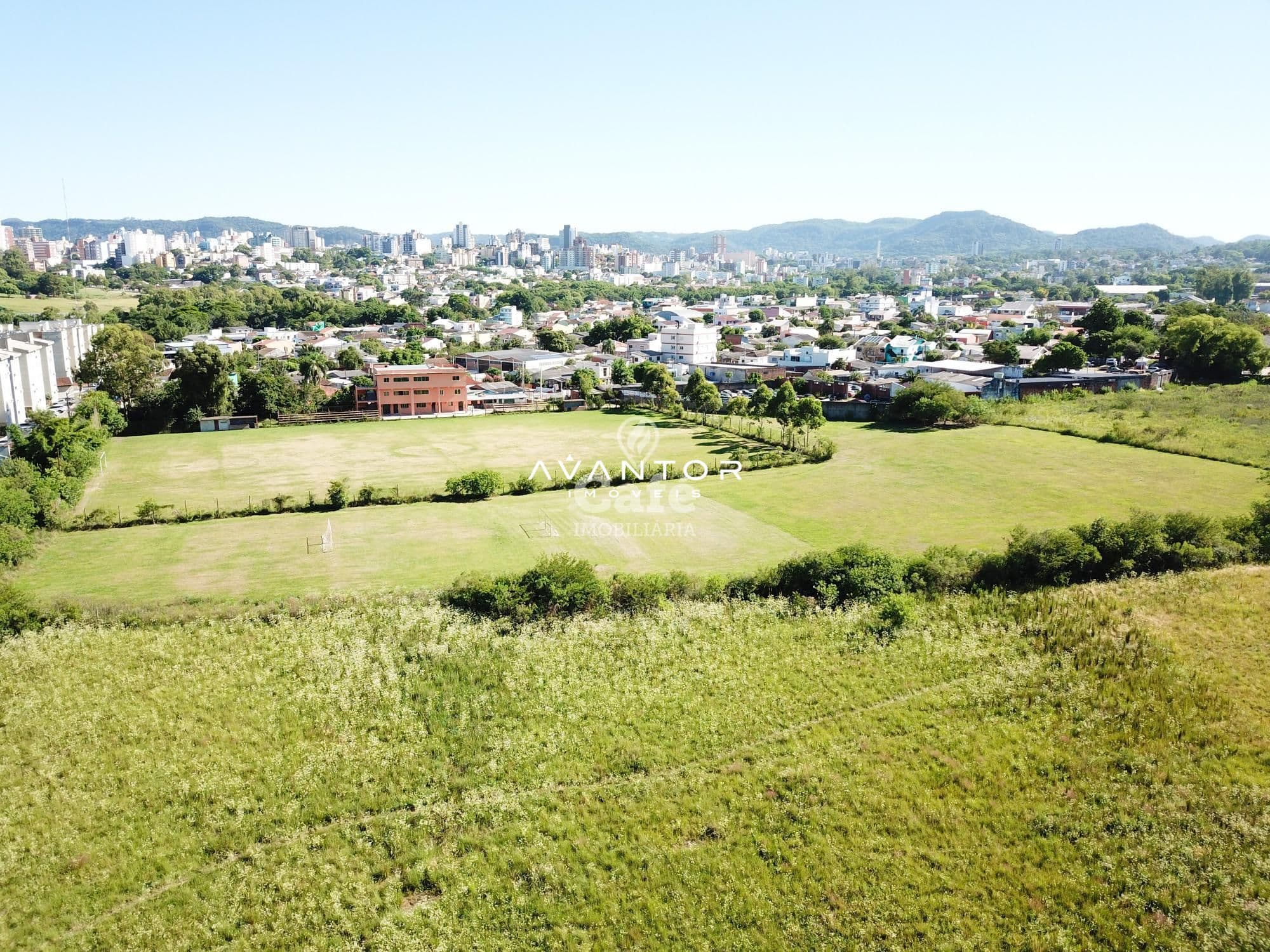 Amplo terreno com 4890 m² — Terreno à venda em Nossa Senhora Medianeira, Santa Maria/RS