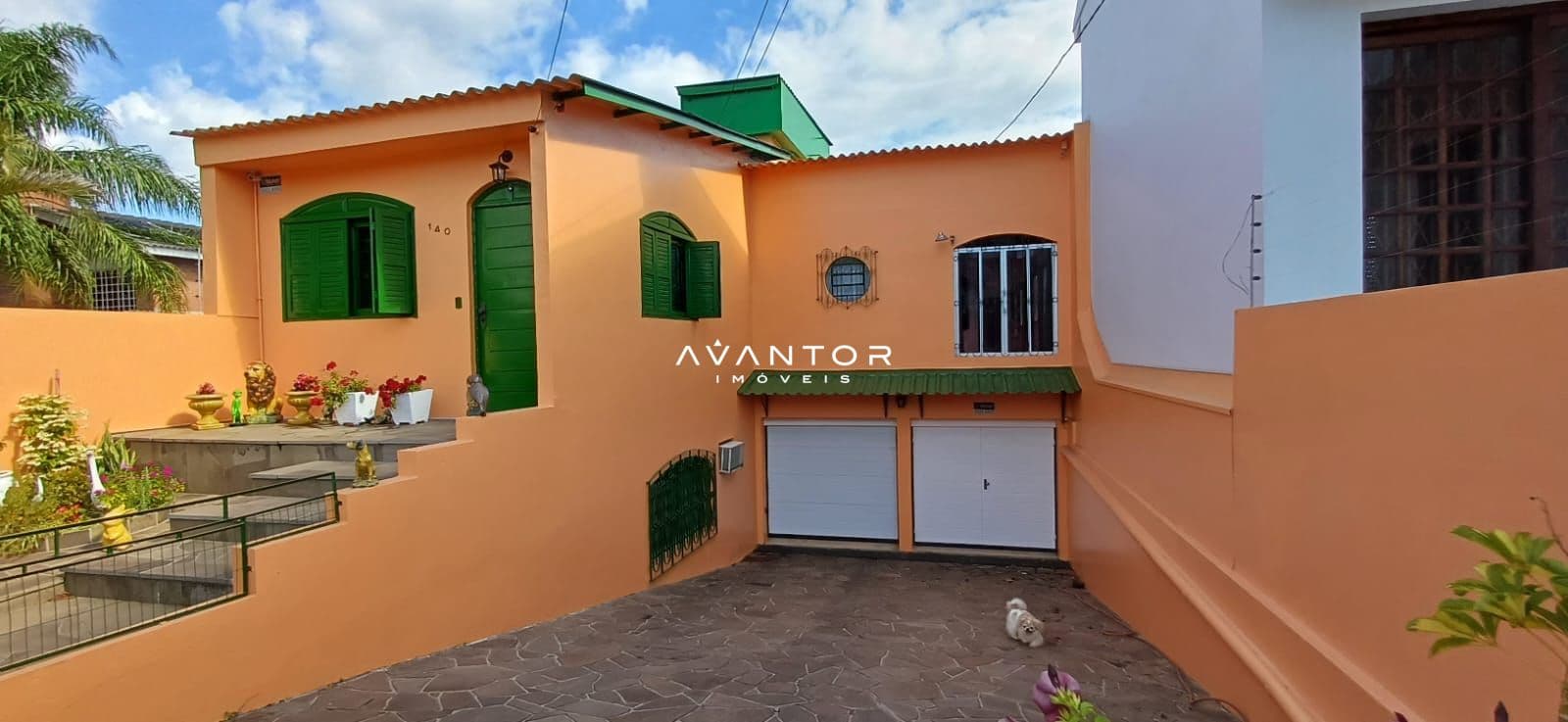 Fachada da casa com garagem — Casa com 4 quartos à venda em São José, Santa Maria/RS