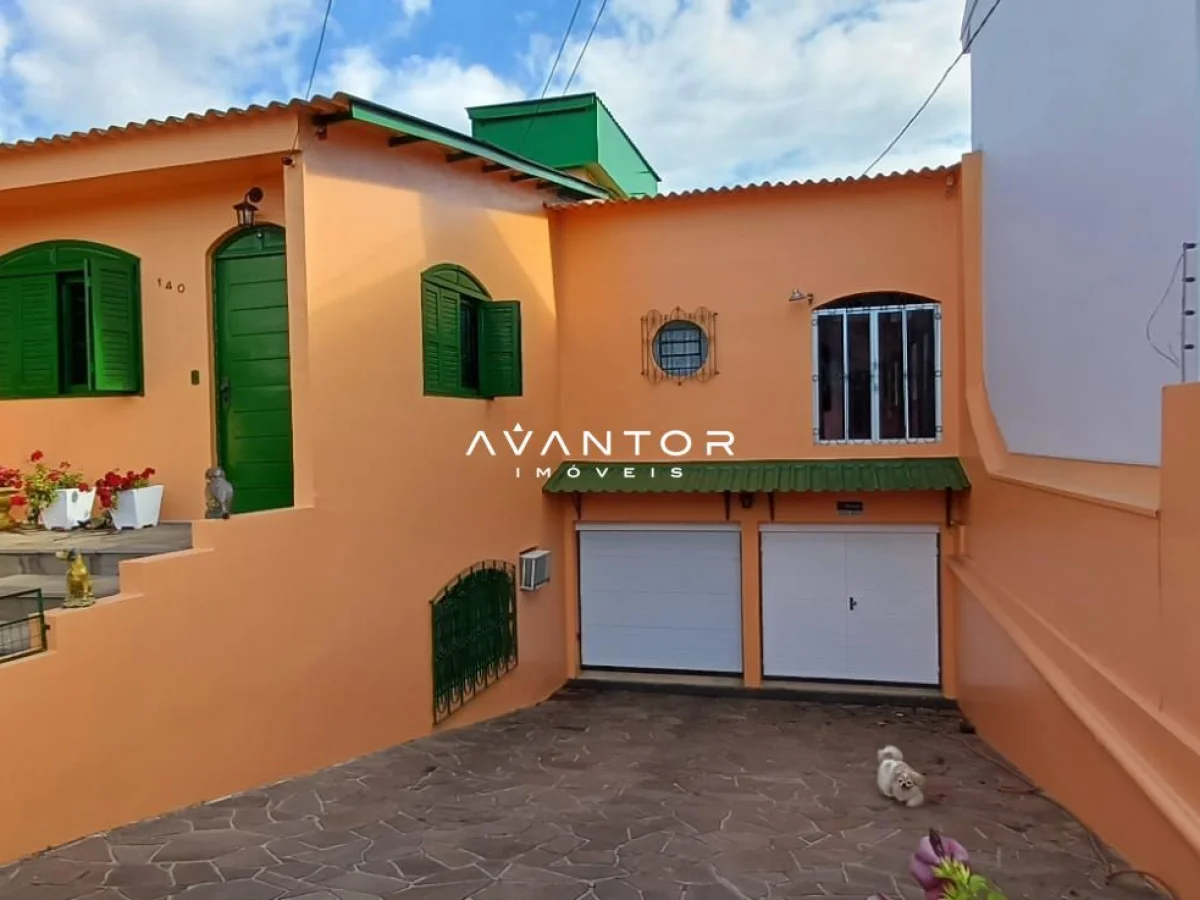 Fachada da casa com garagem — Casa com 4 quartos à venda em São José, Santa Maria/RS